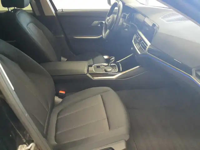 BMW 3 Series view 8