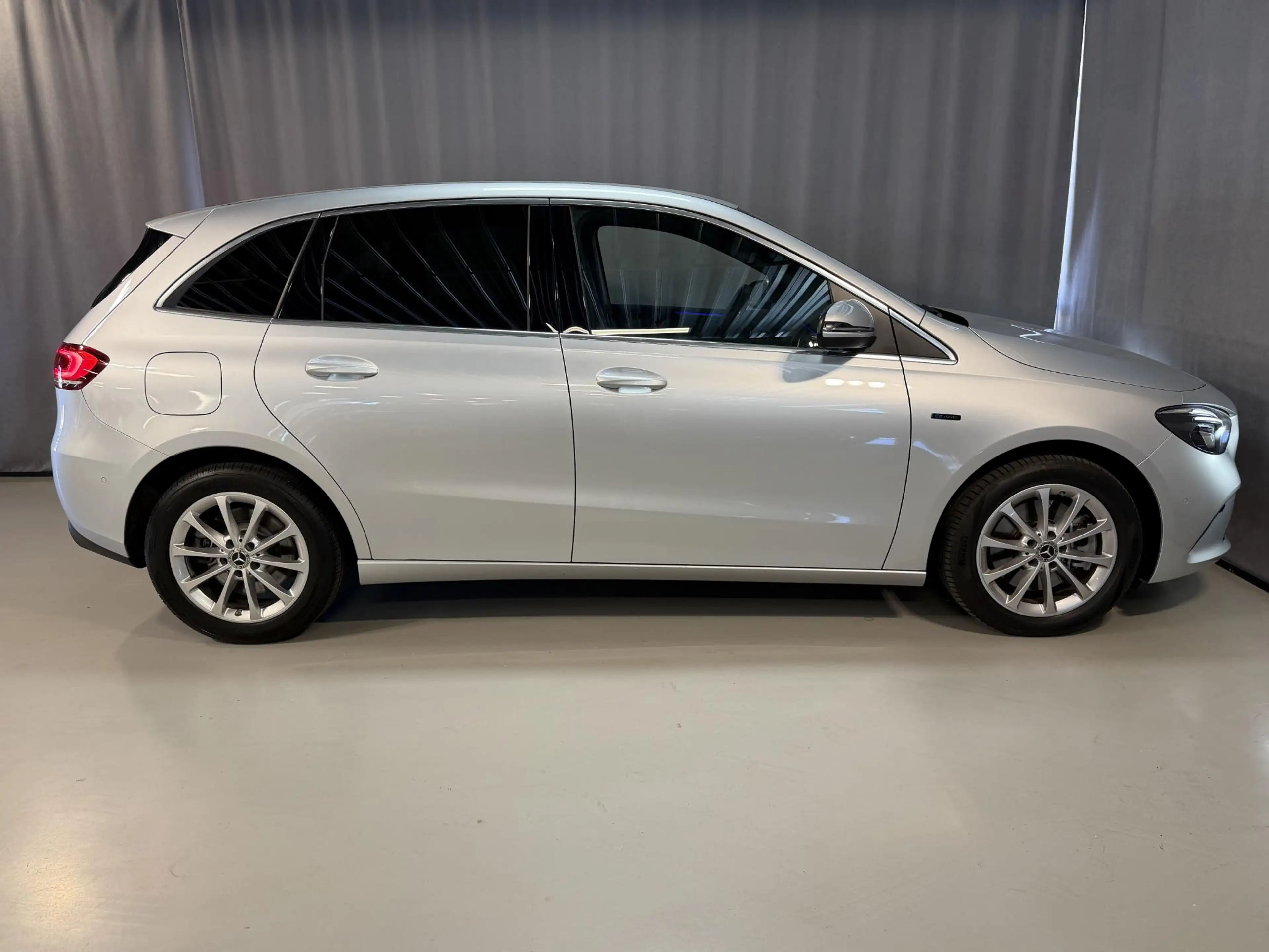 Mercedes-Benz B 250 e 18''/Sfeerverlichting/Navigatie/Camera/DAB/PDC v — photo 34