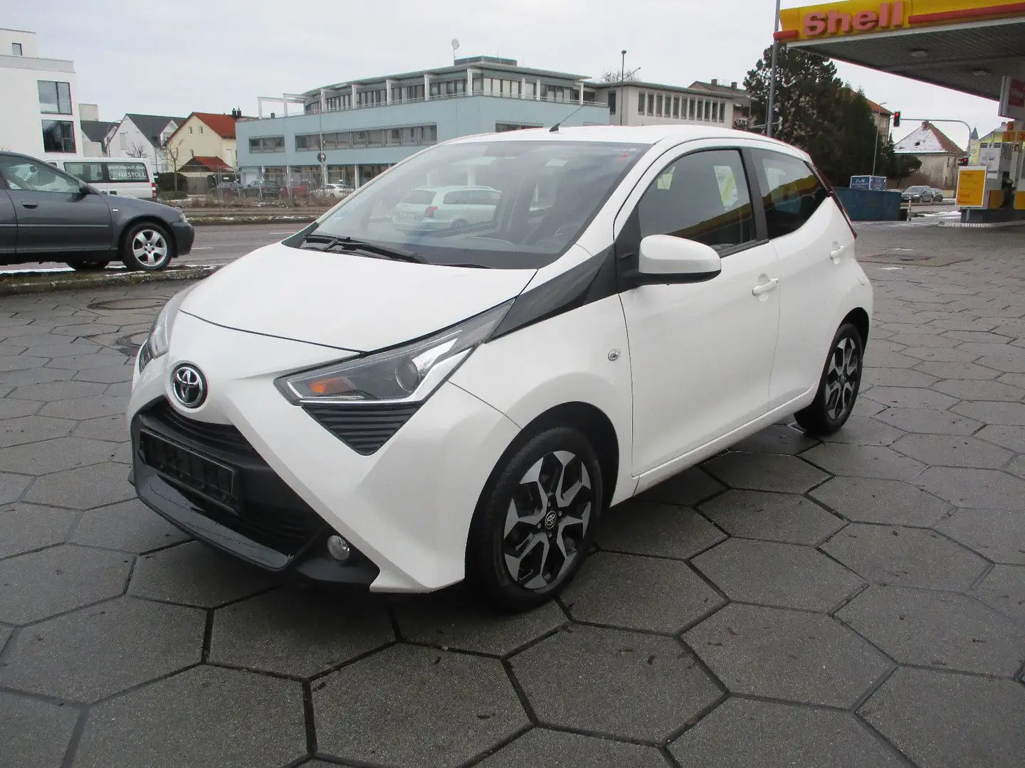 Toyota Aygo AYGO x-play connect Automatik Blanc - 2