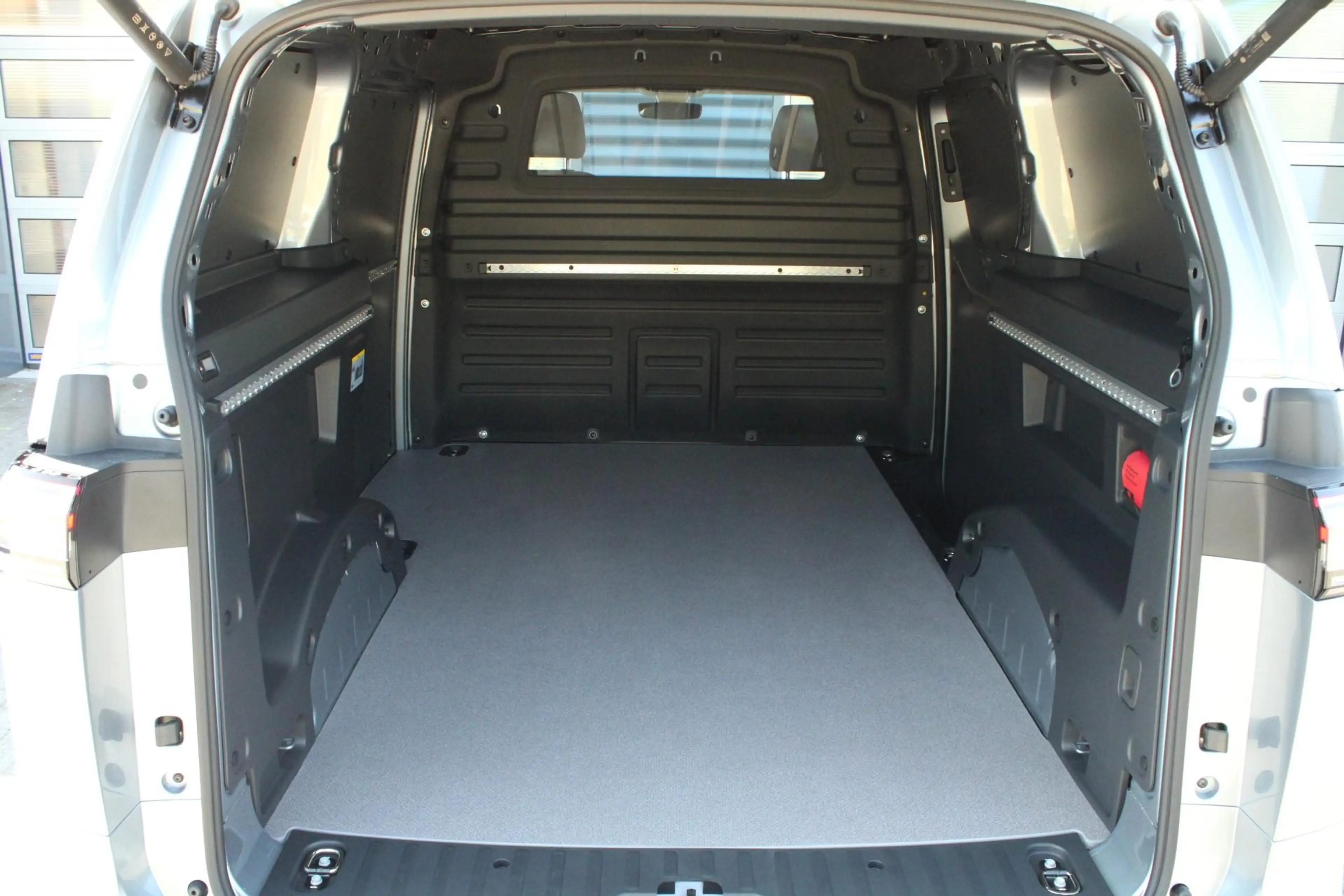 Volkswagen ID. Buzz Cargo 340pk Bulli Limited Edition 79 kWh 4MOTION | Clima — photo 14