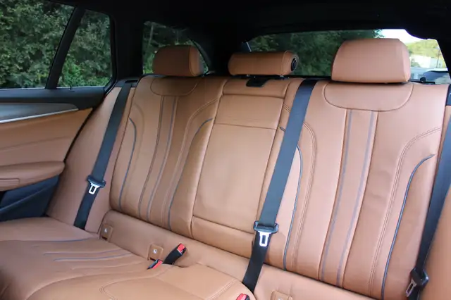 BMW 5 Series view 15