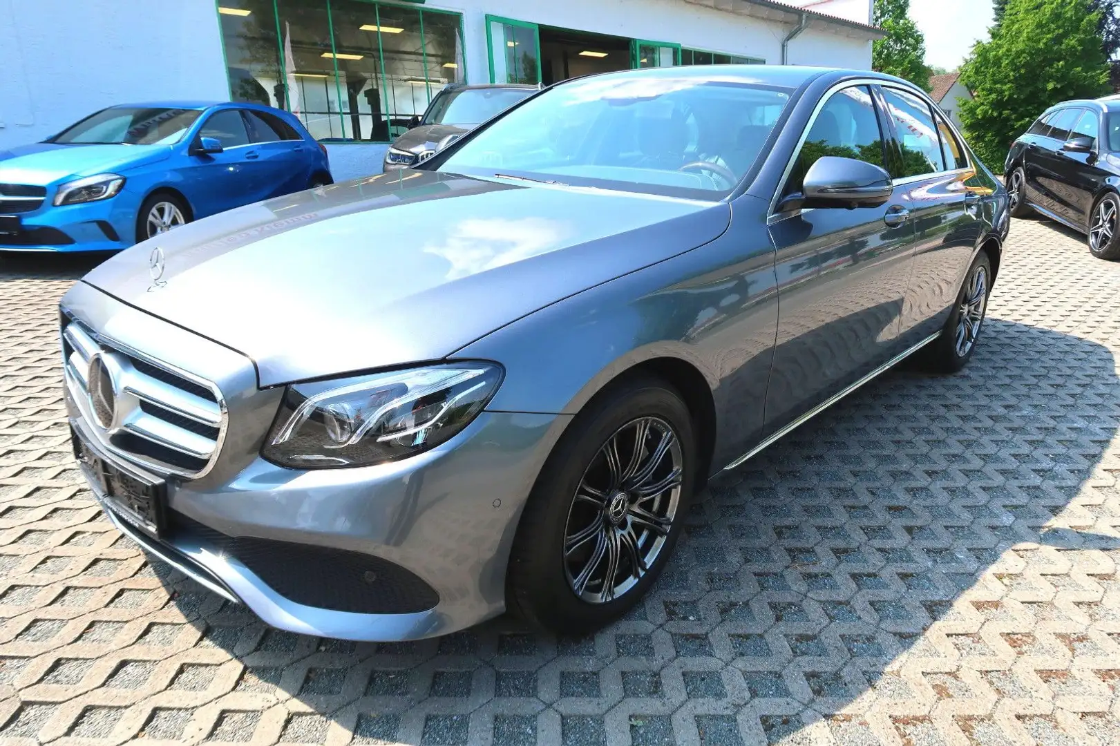 Mercedes-Benz E 200 A"4MATIC"AVANTGARDE"AHK"LED"ACC"Leder"1HdSh Grijs - 2