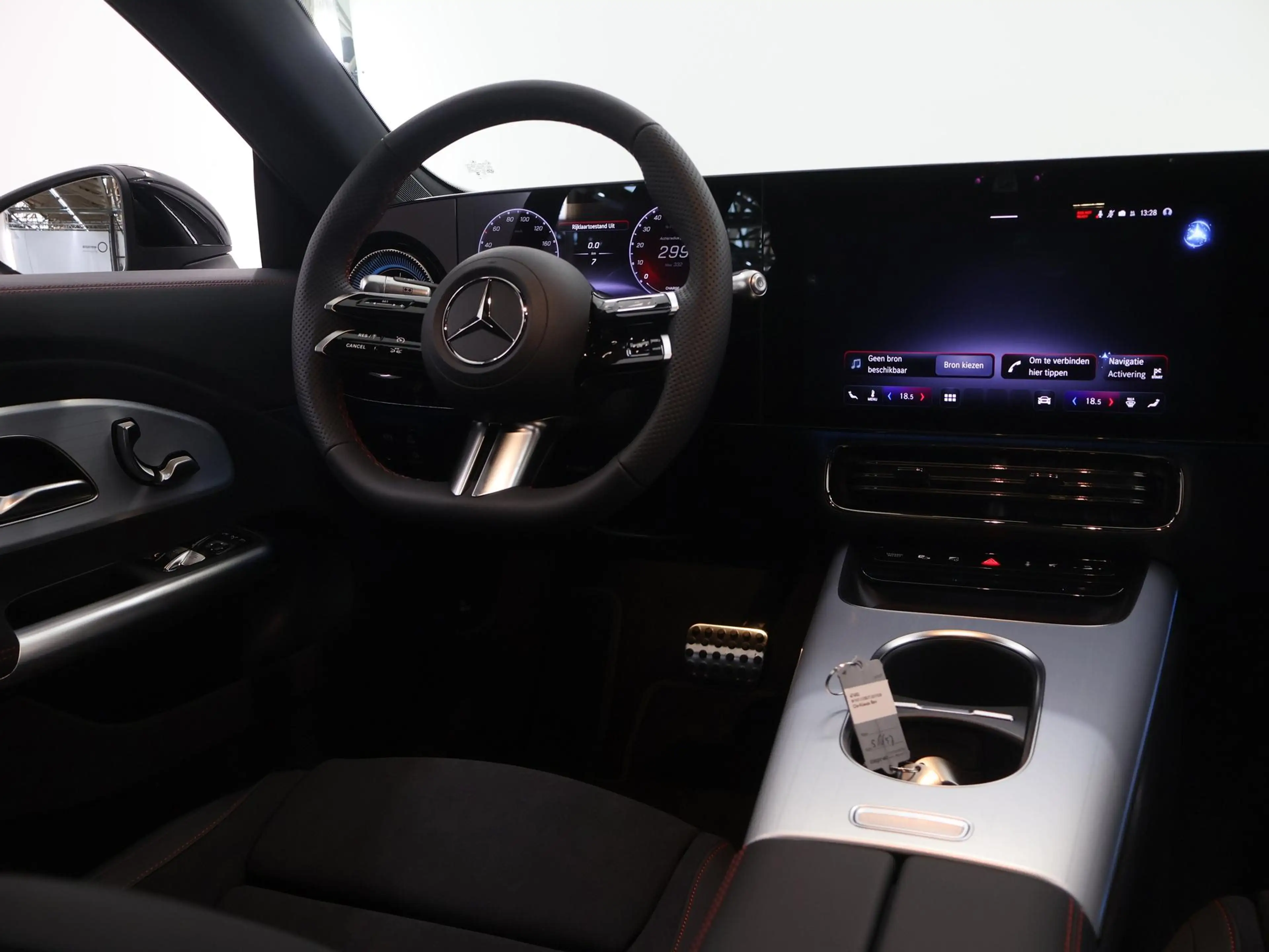 Mercedes-Benz CLA 250 250+ Launch Edition 85.5 kWh | Night | Panoramadak — photo 9