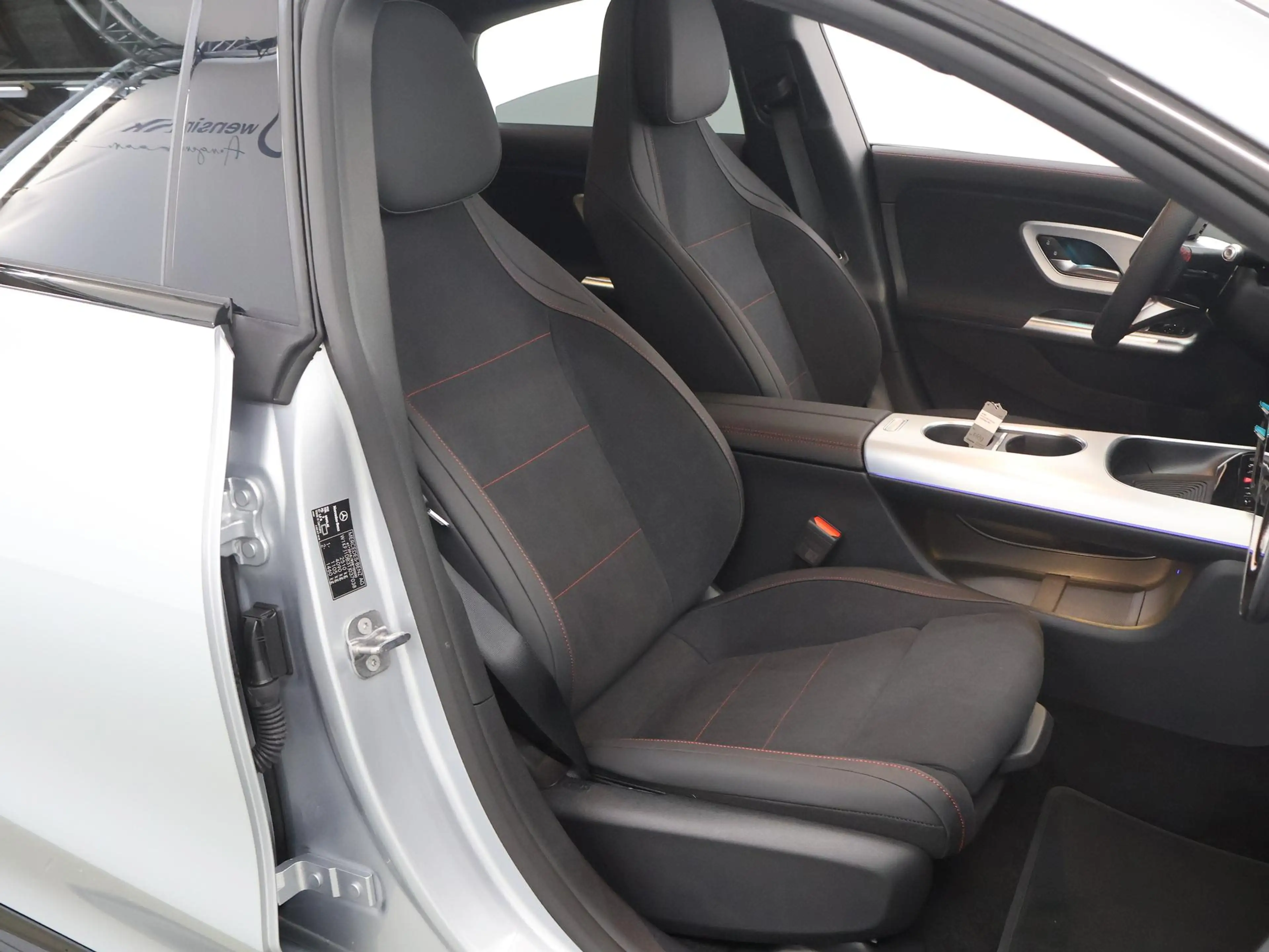 Mercedes-Benz CLA 250 250+ Launch Edition 85.5 kWh | Night | Panoramadak — photo 10