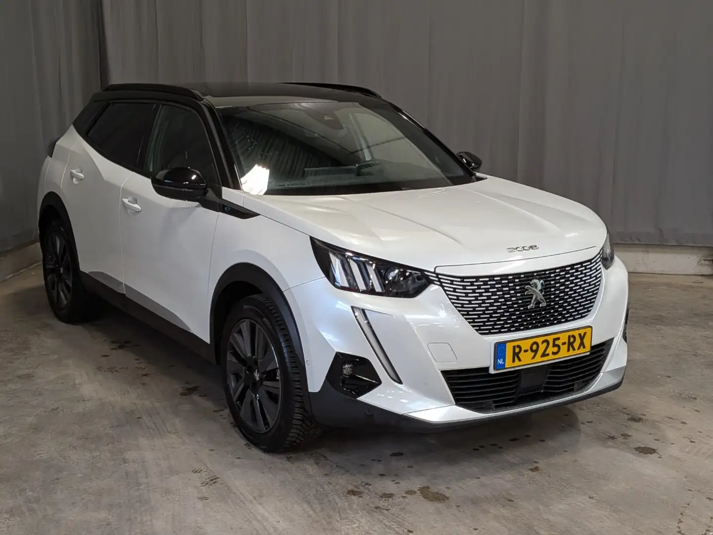 Peugeot e-2008 EV GT Pack 50 kWh 3 Fase 136pk | Schuif-/Kanteldak Blanc - 2