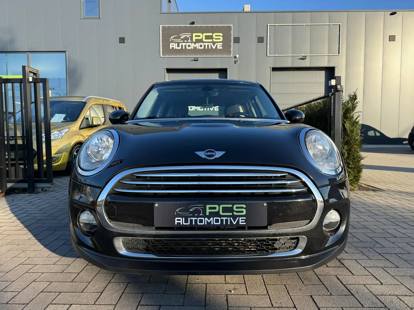 MINI Cooper 1.5 Benzine / Apple Car-Play / 12 mnd Waarborg Noir - 2