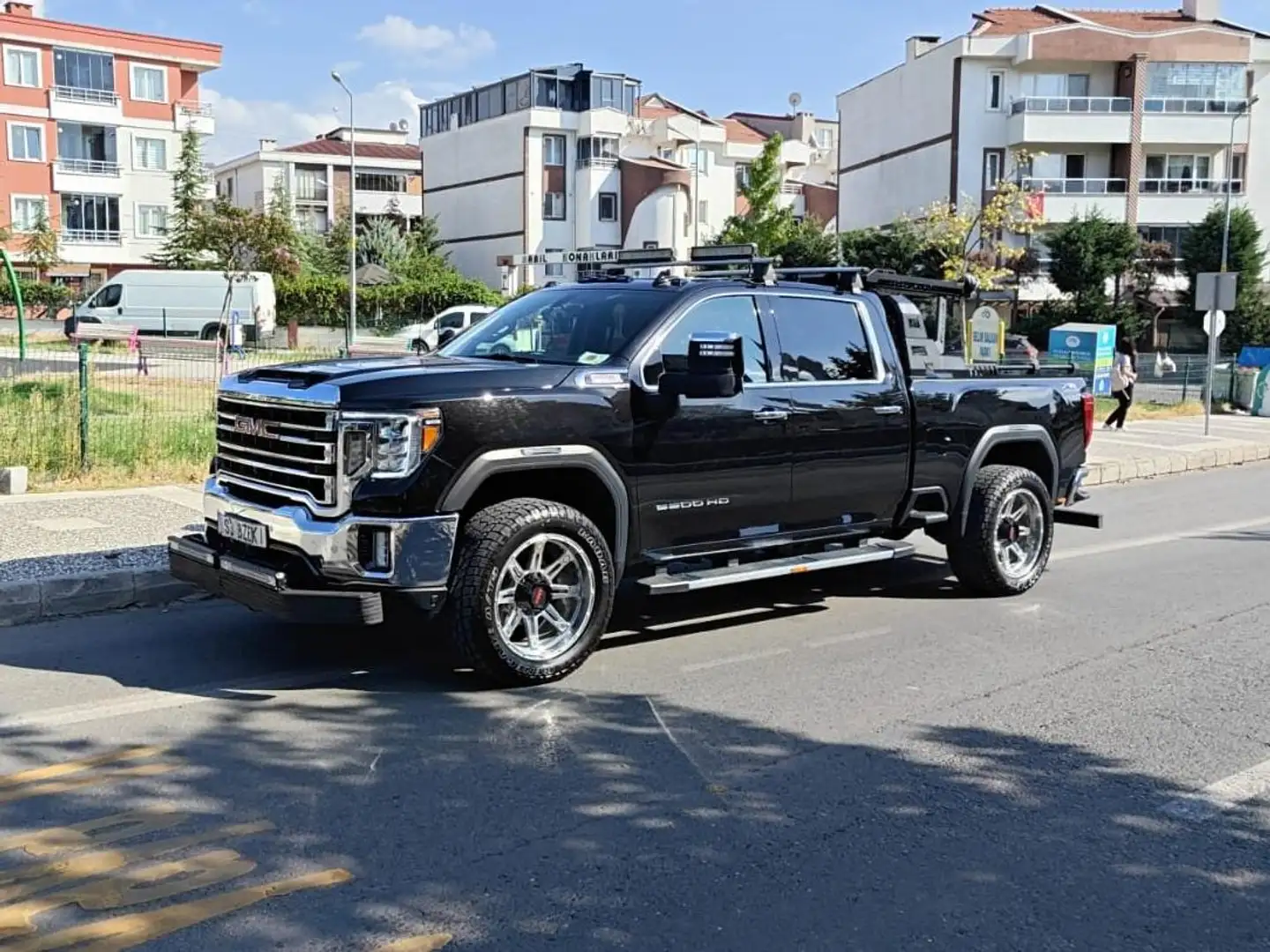 GMC Sierra Denali Schwarz - 2