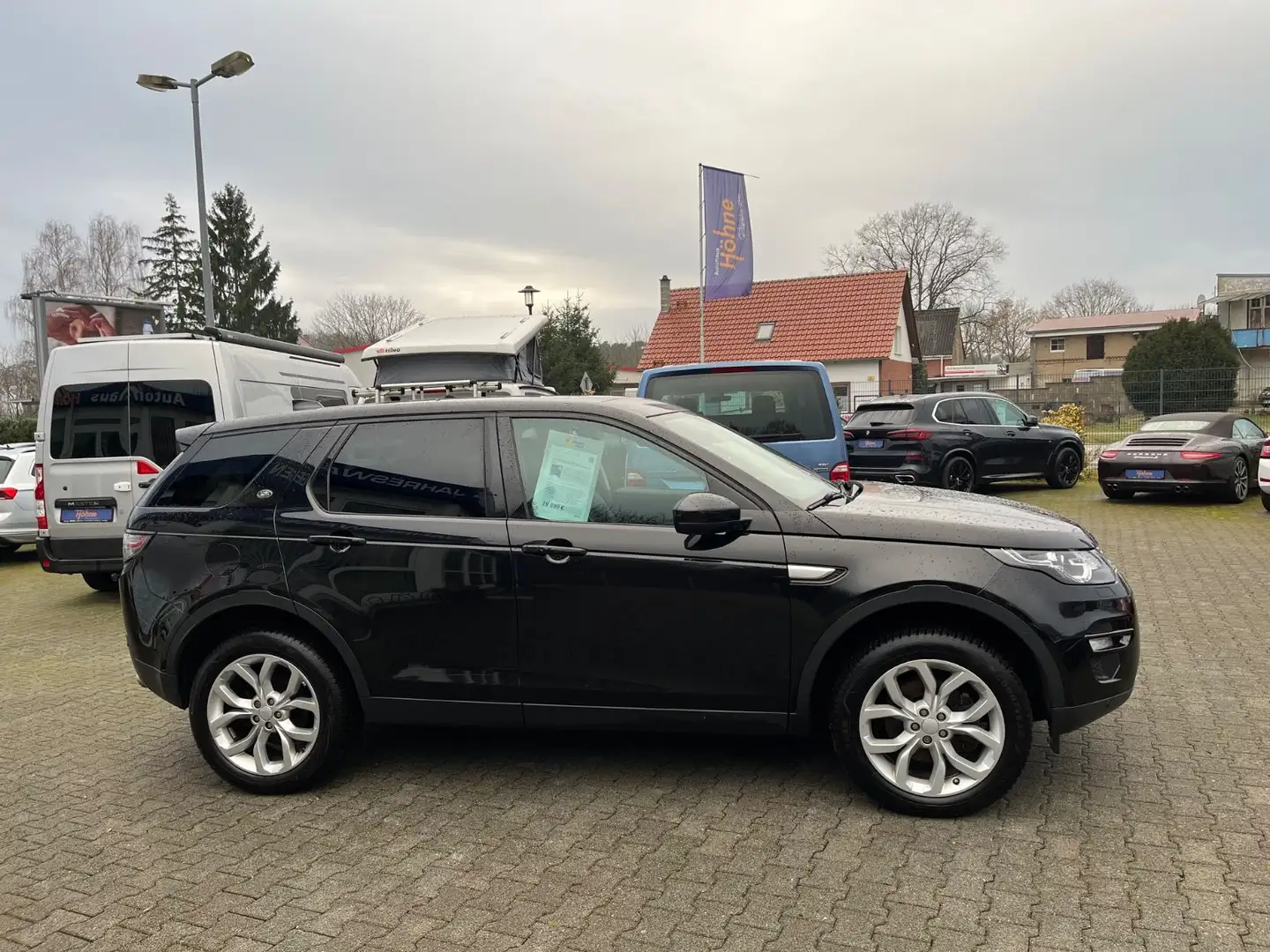 Land Rover Discovery Sport HSE-PanoDach-Leder-Allrad Schwarz - 2
