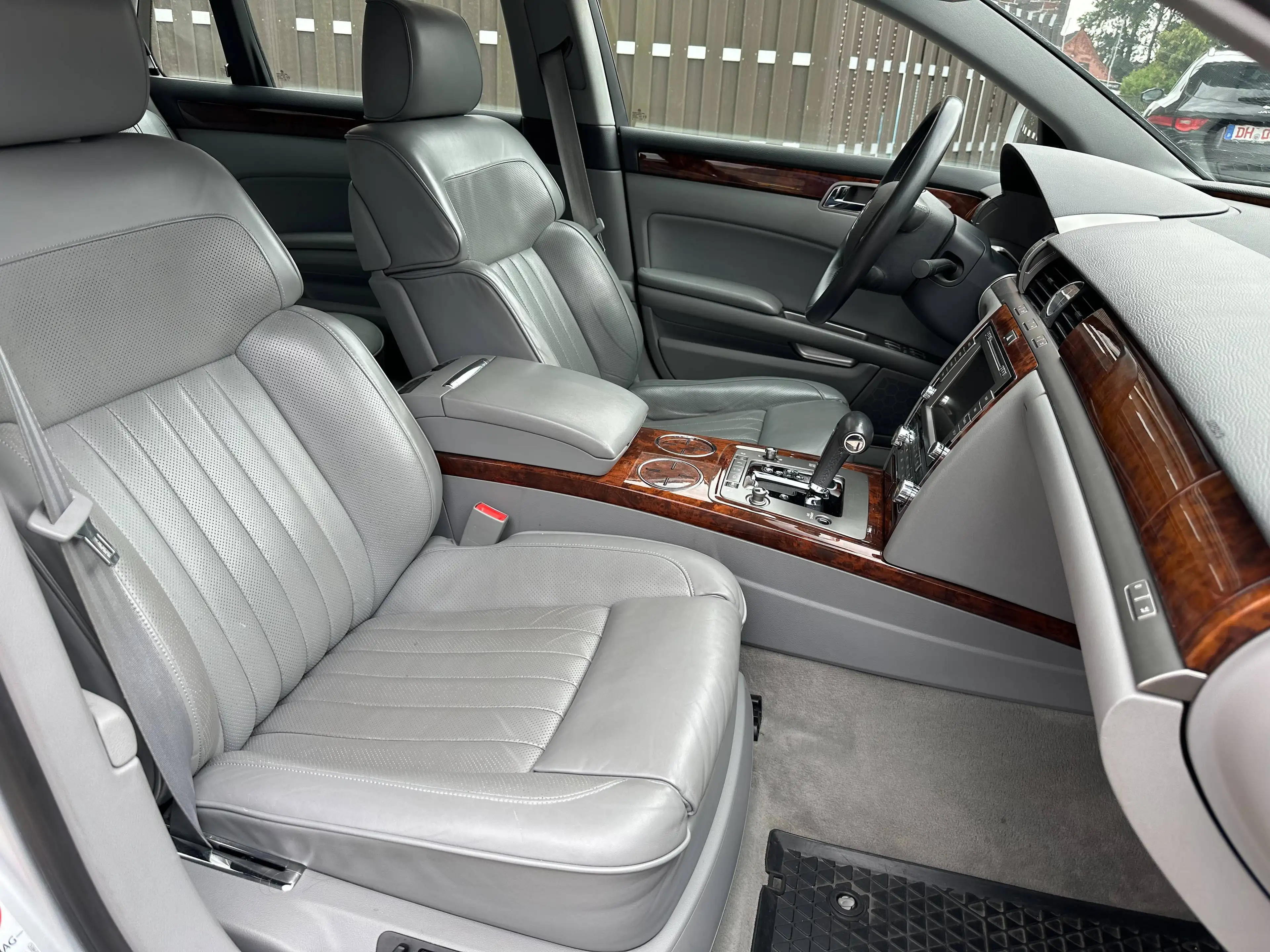 Volkswagen Phaeton V6 5-Sitzer 4Motion — photo 14