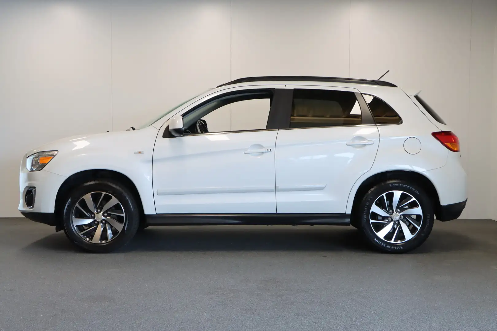 Mitsubishi ASX 1.6 Cleartec Invite+ Trekhaak Wit - 2