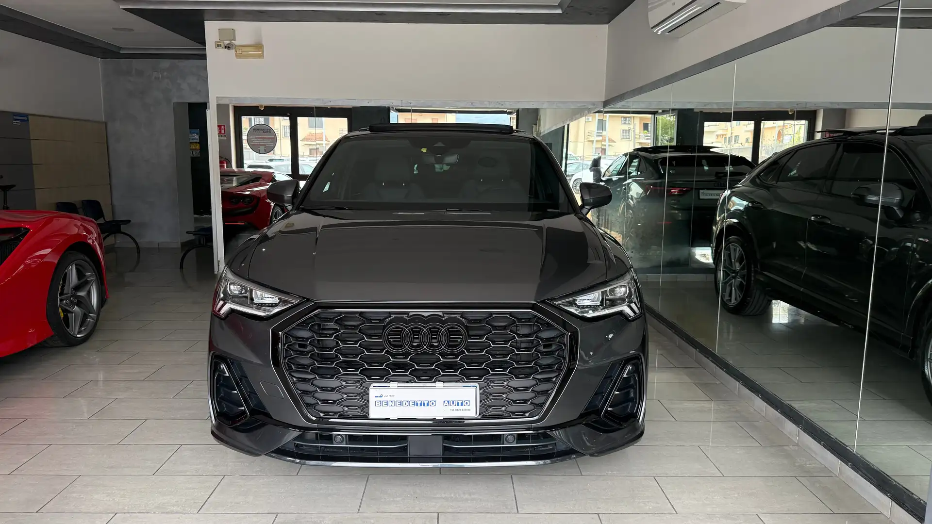 Audi Q3 Sportback 2.0 tdi Identity Black s-tronic TETTO Grijs - 1