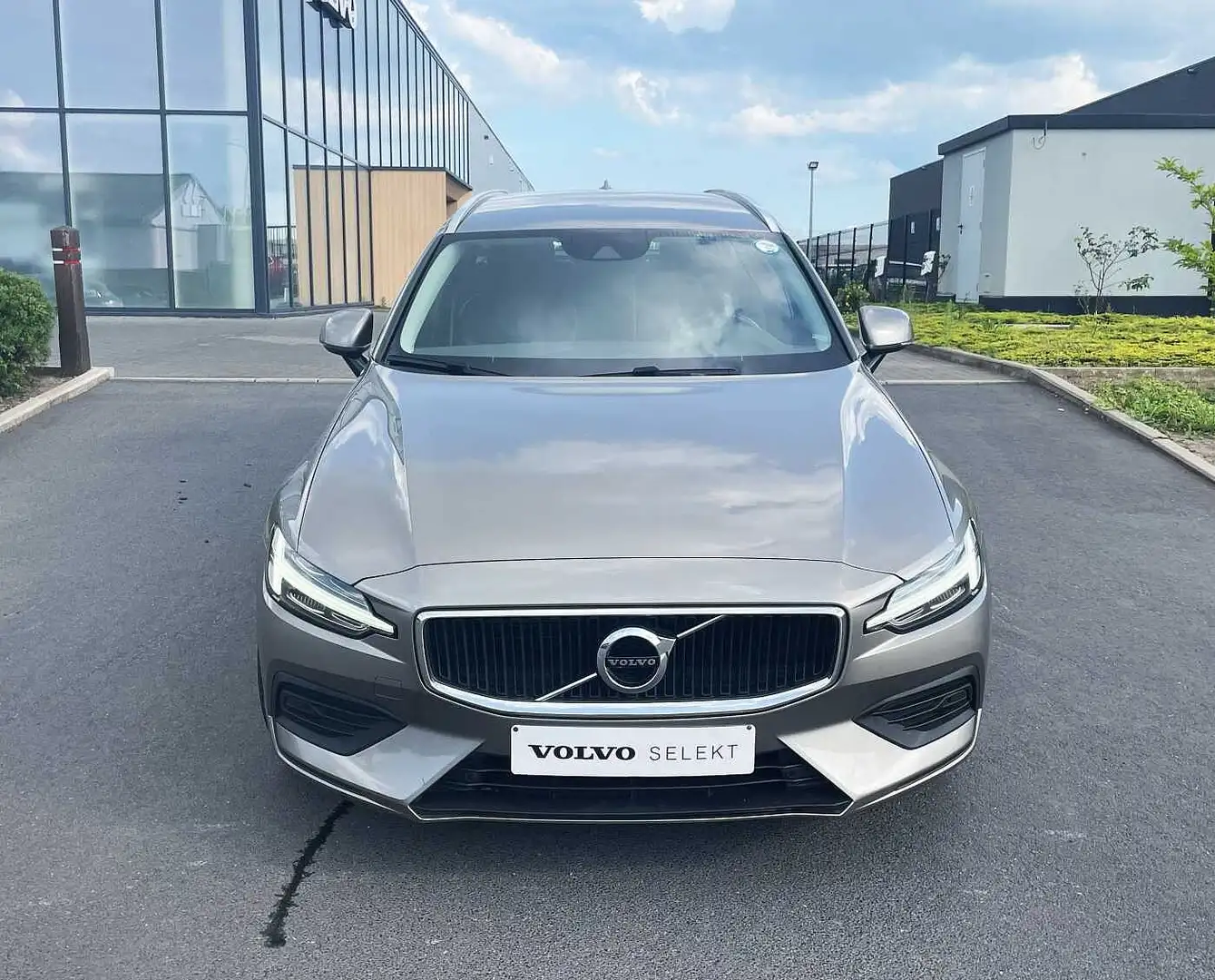 Volvo V60 Momentum Pro D3 Automatique Gris - 2