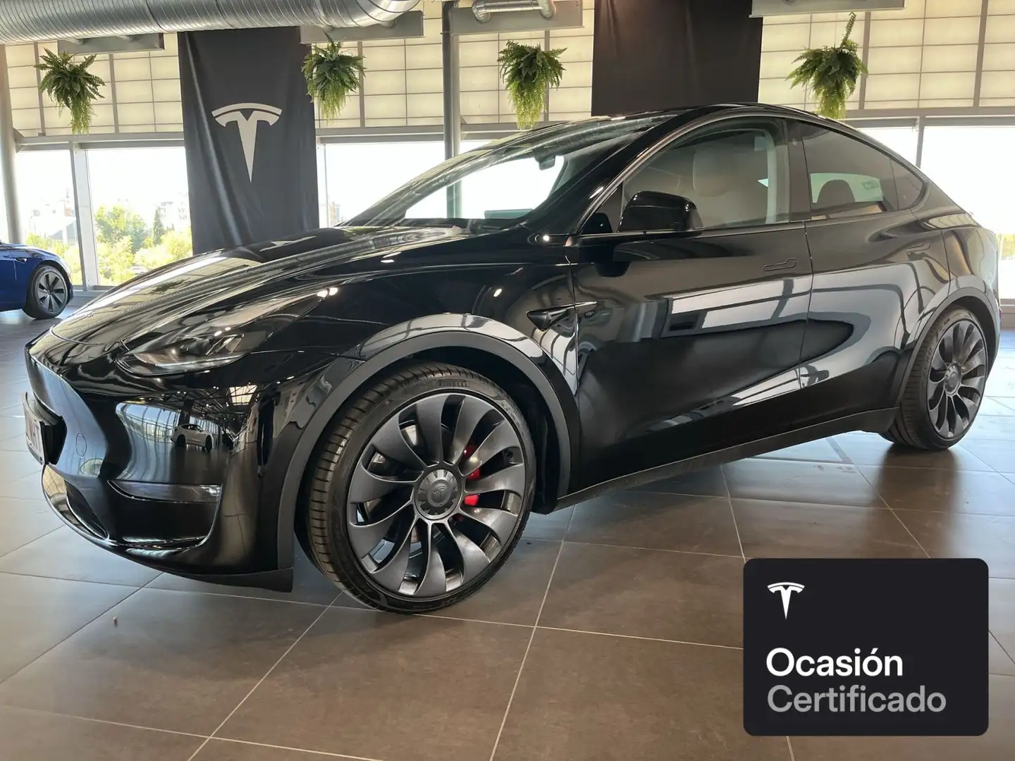 Tesla Model Y Performance Schwarz - 1
