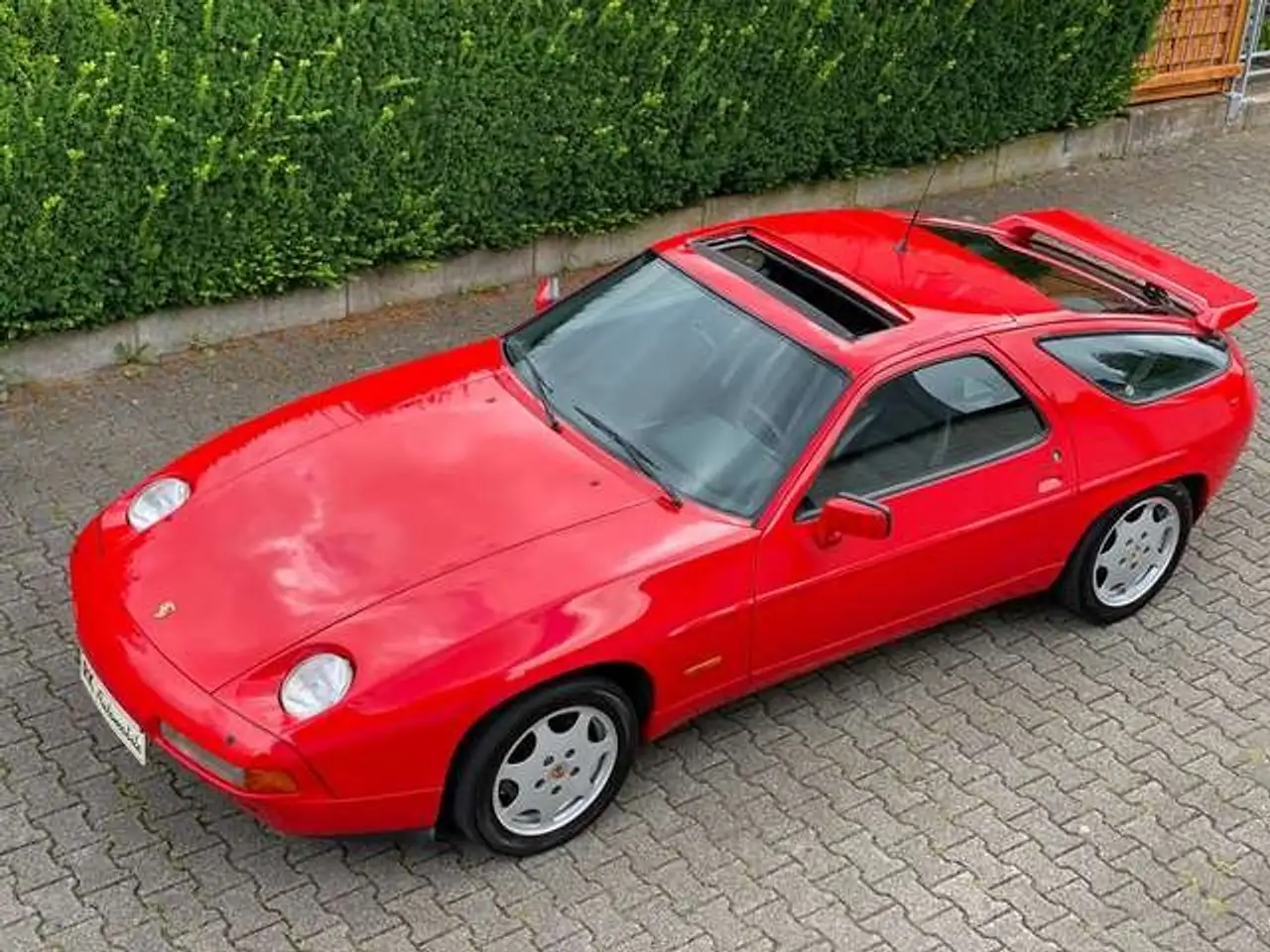 Porsche 928