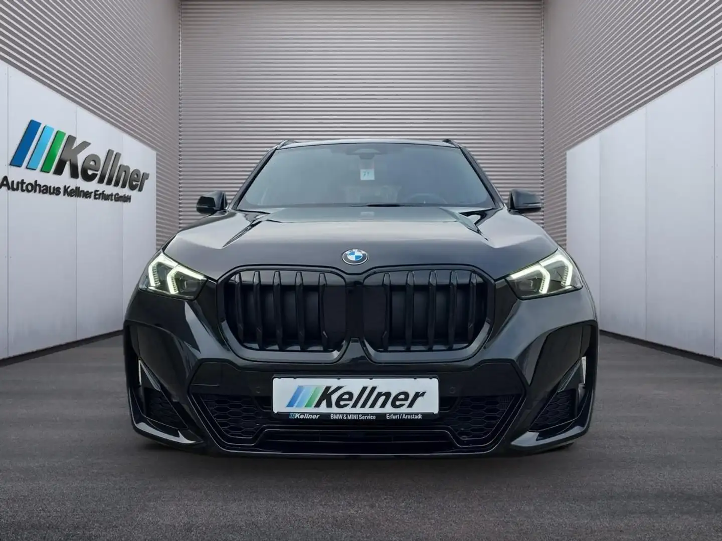 BMW X1 18i Aut. M-Sport-PRO+AHK+Pano+Paekassist Schwarz - 1