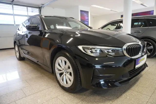 BMW 3 Series view 3