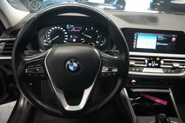BMW 3 Series view 11