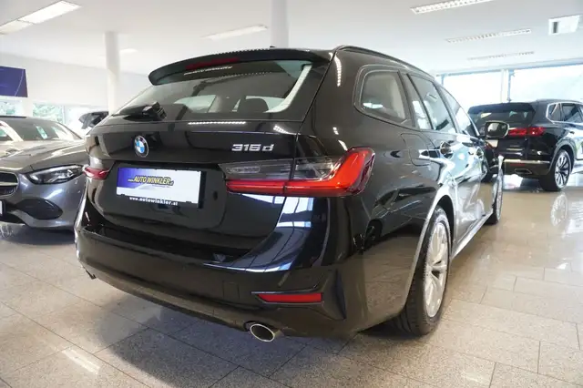 BMW 3 Series view 5