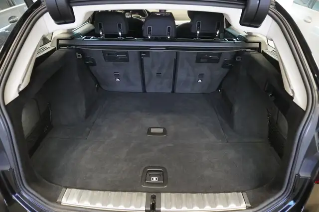 BMW 3 Series view 10