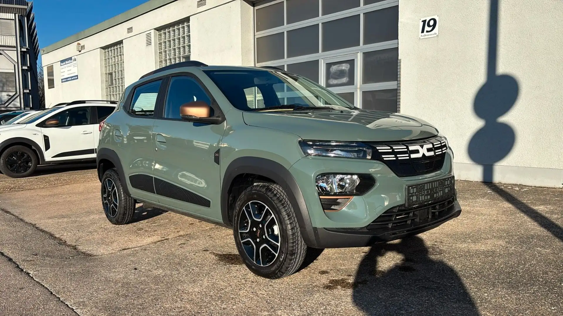 Dacia Spring Extreme 65 PS CCS Grün - 1