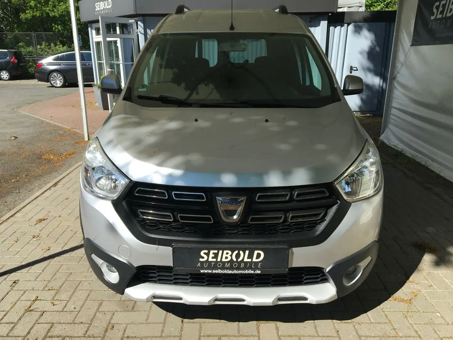 Dacia Dokker Stepway 1.2TCE Celebr/1.Hd/Klima/Navi/PDC Gris - 2