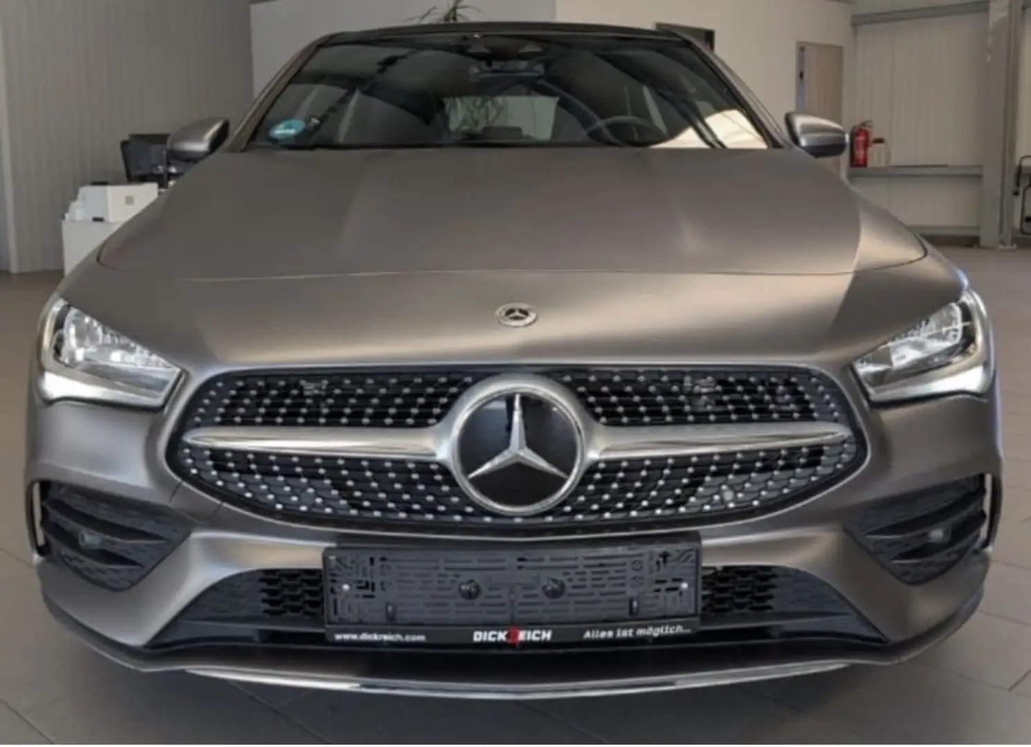 Mercedes-Benz CLA 250 AMG Line Šedá - 2