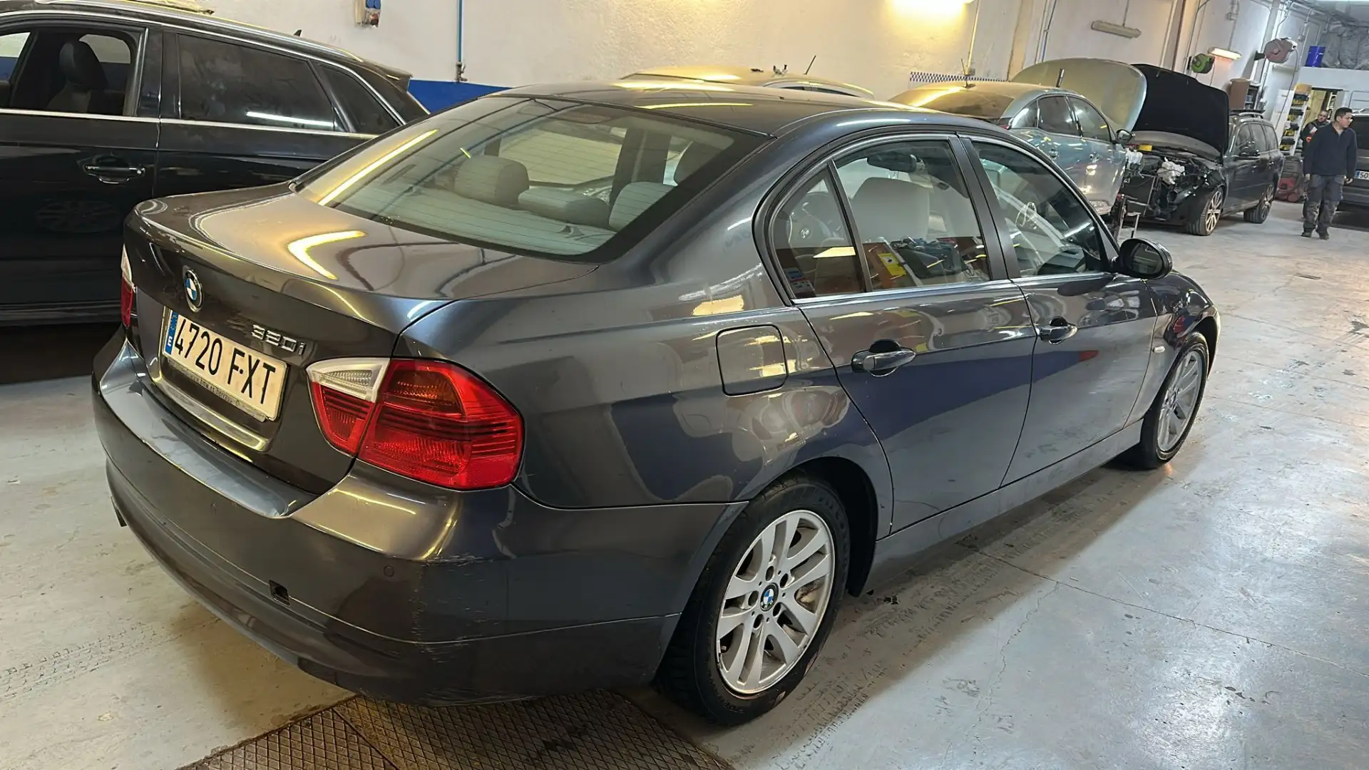 BMW 320 320i - 2