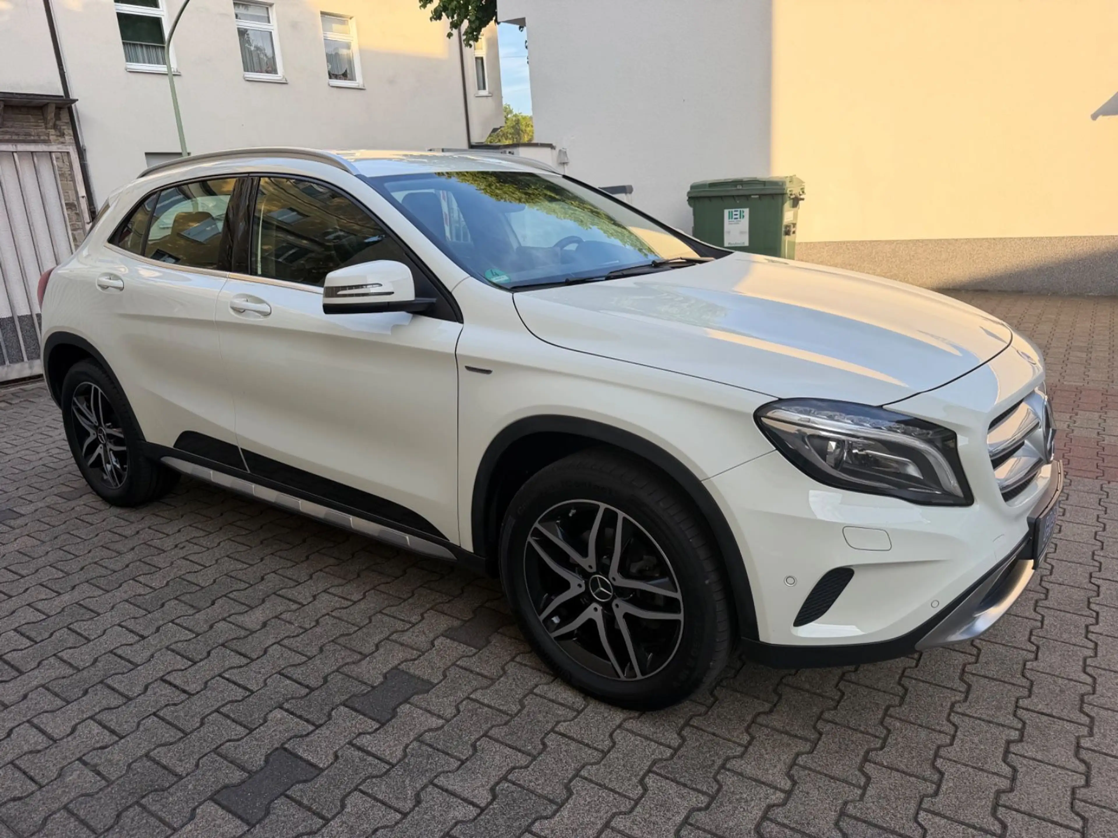 Mercedes-Benz GLA 220 CDI ( 1 Hand / Navi / Kamera ) — photo 2