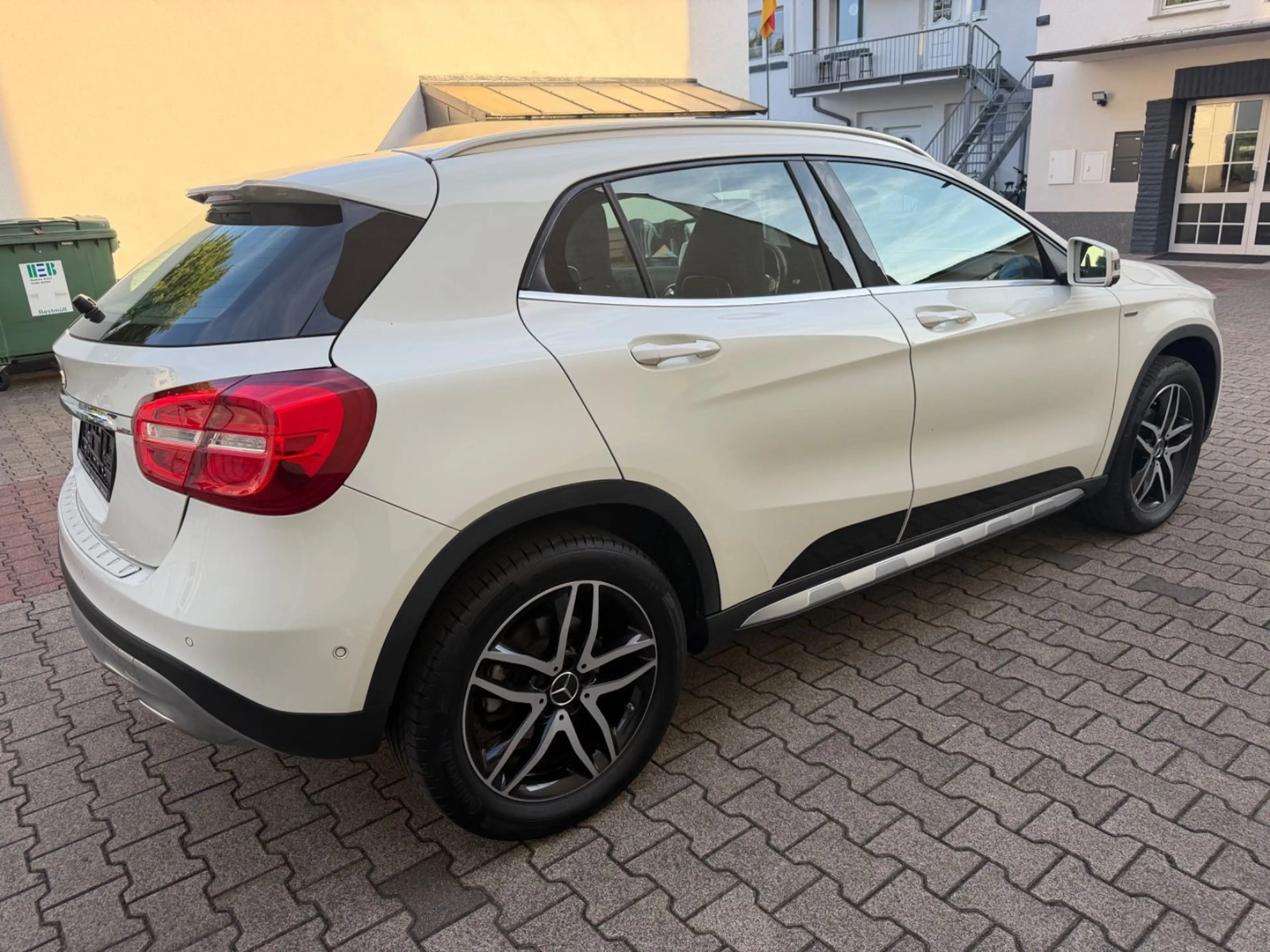 Mercedes-Benz GLA 220 CDI ( 1 Hand / Navi / Kamera ) — photo 3