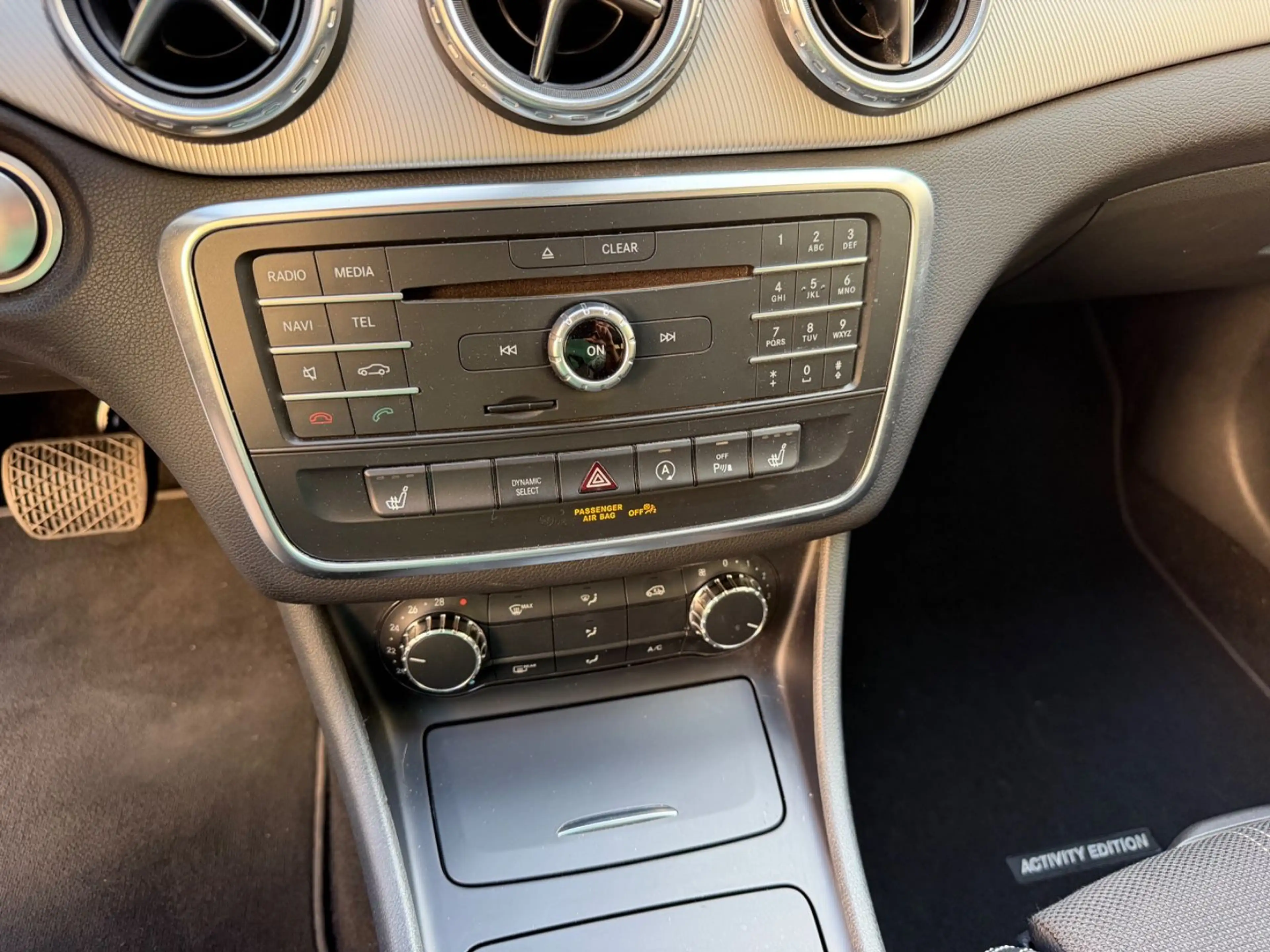 Mercedes-Benz GLA 220 CDI ( 1 Hand / Navi / Kamera ) — photo 11