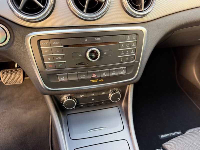 Mercedes-Benz GLA 220 CDI ( 1 Hand / Navi / Kamera ) — photo 11