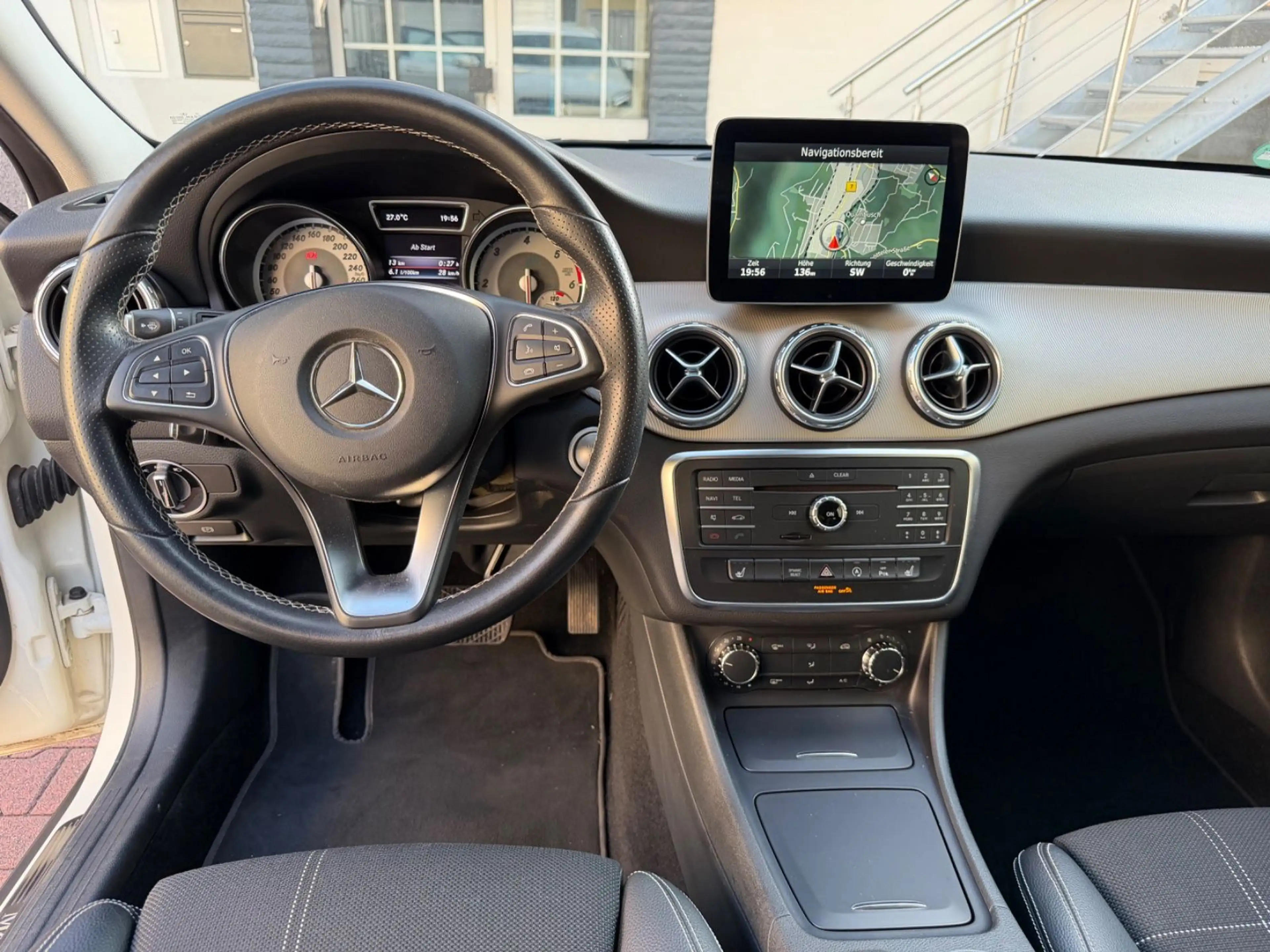 Mercedes-Benz GLA 220 CDI ( 1 Hand / Navi / Kamera ) — photo 9
