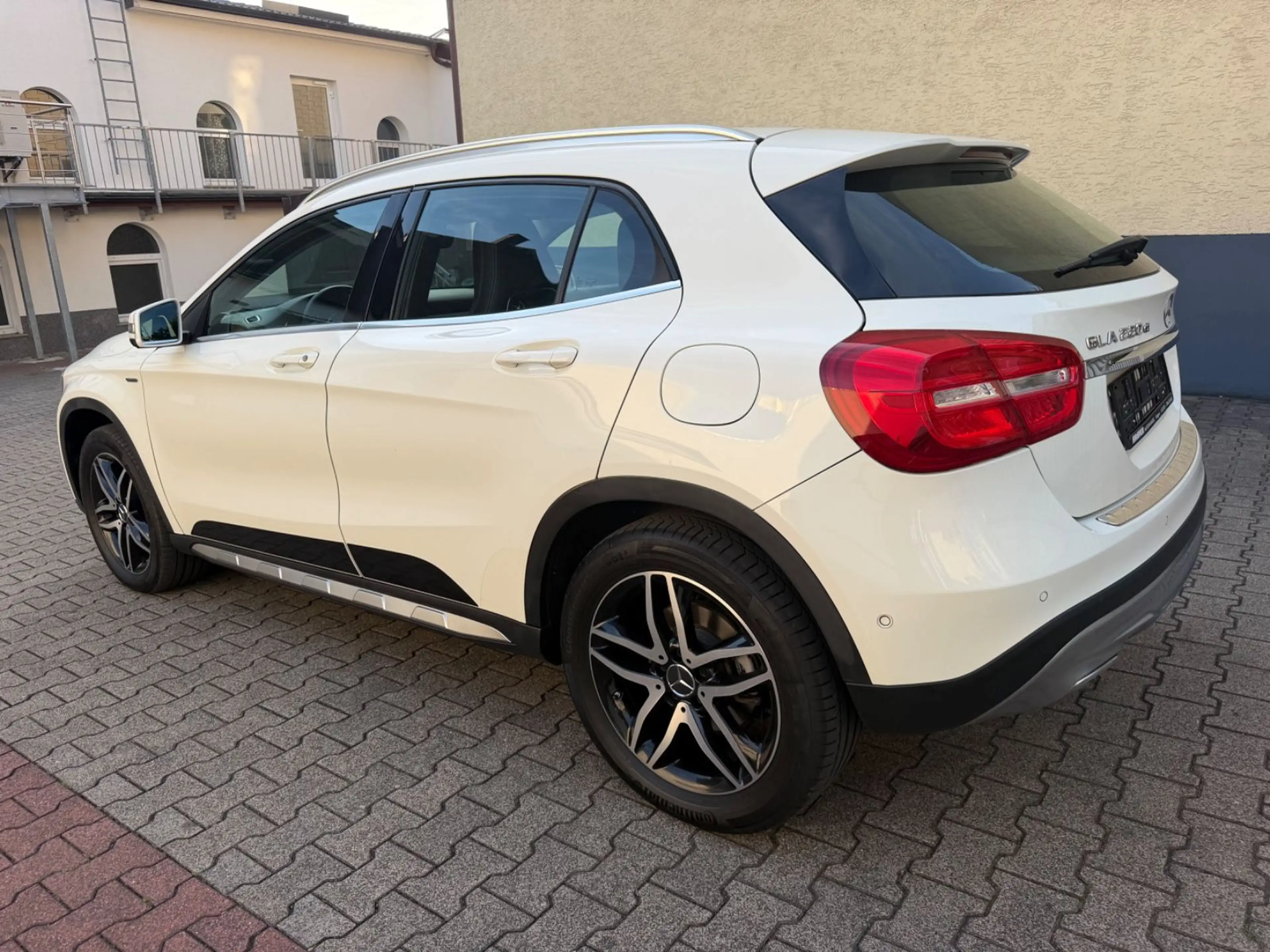 Mercedes-Benz GLA 220 CDI ( 1 Hand / Navi / Kamera ) — photo 4
