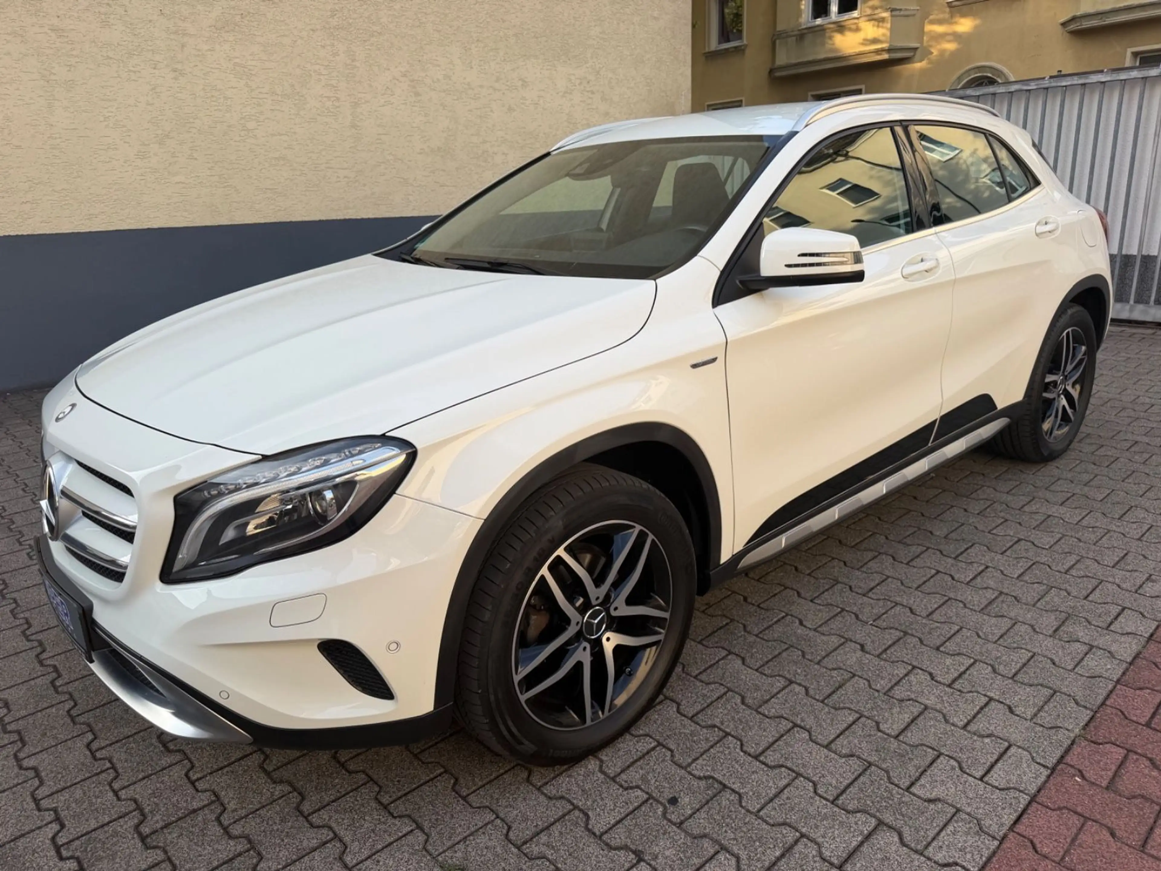 Mercedes-Benz GLA 220 CDI ( 1 Hand / Navi / Kamera )