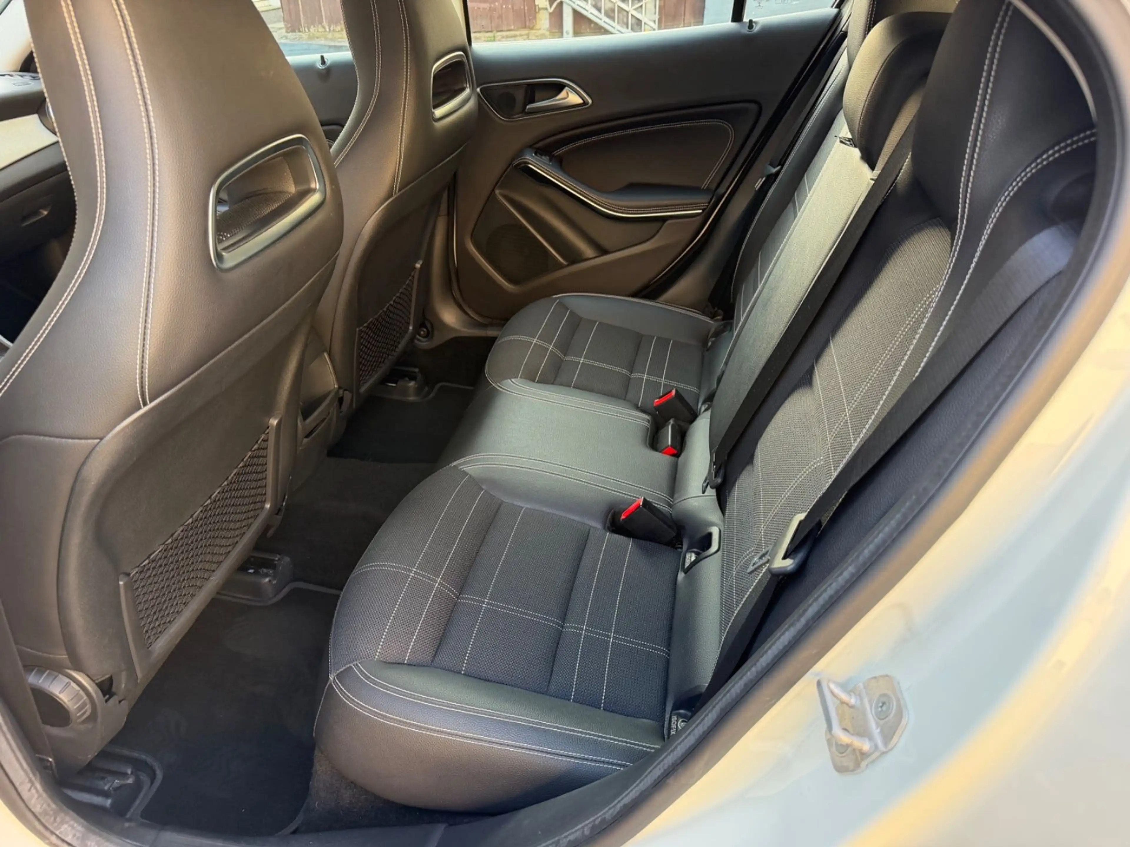 Mercedes-Benz GLA 220 CDI ( 1 Hand / Navi / Kamera ) — photo 13