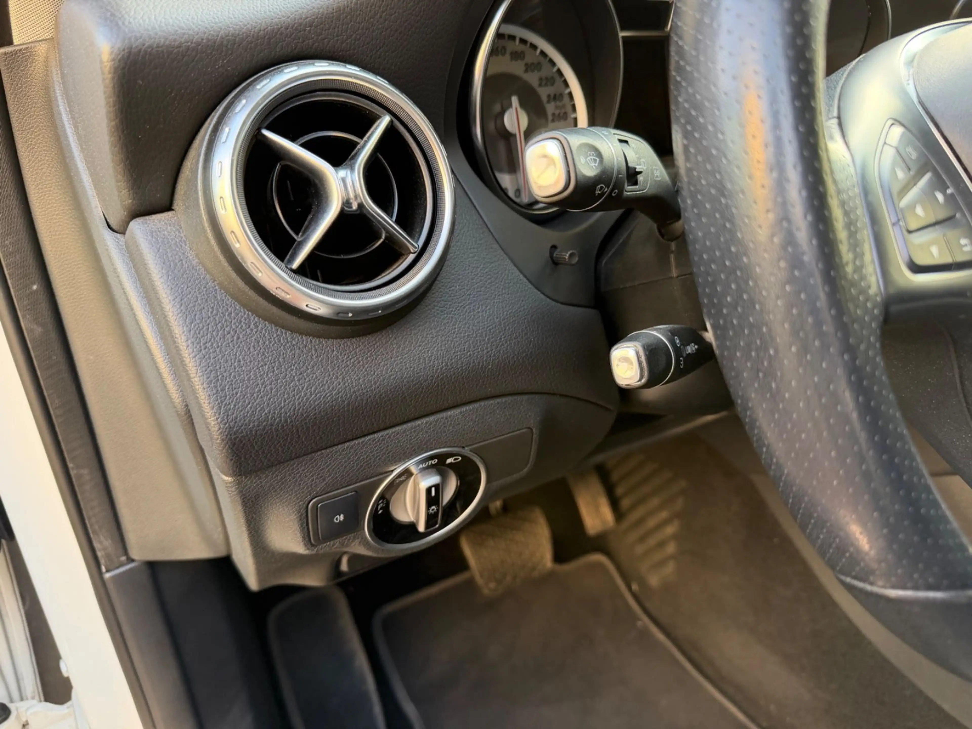 Mercedes-Benz GLA 220 CDI ( 1 Hand / Navi / Kamera ) — photo 15