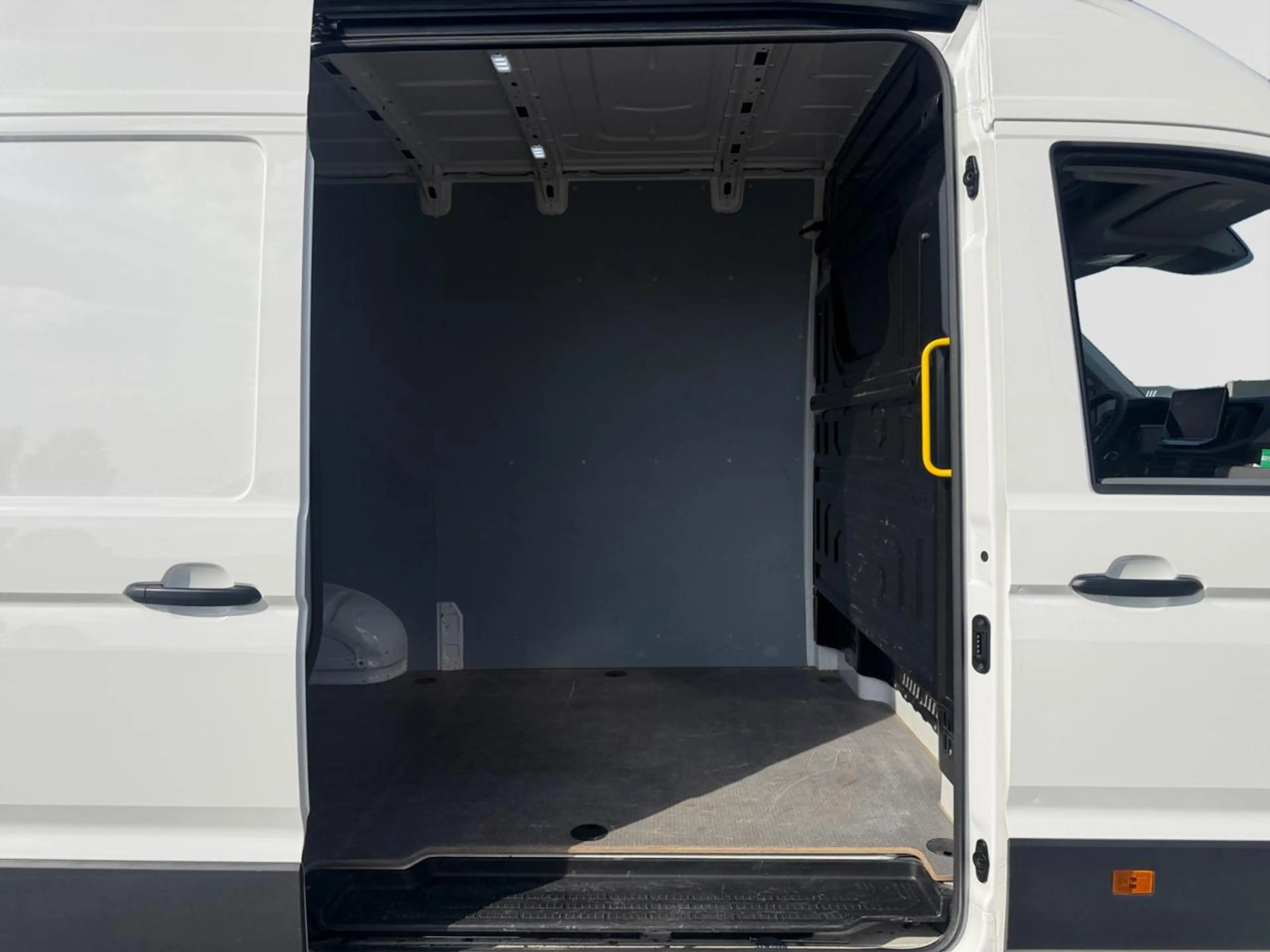 Volkswagen Crafter 2.0 TDi (140pk) /// Parkeersenoren voor & achteraan /// Android Auto & Apple Carplay /// — photo 6