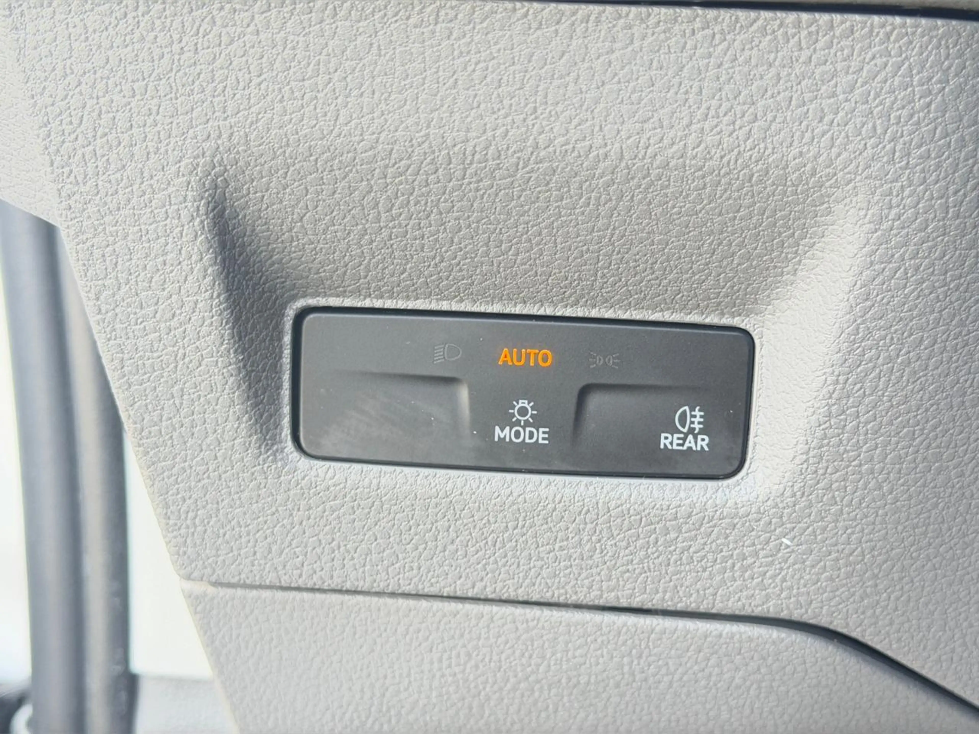 Volkswagen Crafter 2.0 TDi (140pk) /// Parkeersenoren voor & achteraan /// Android Auto & Apple Carplay /// — photo 11