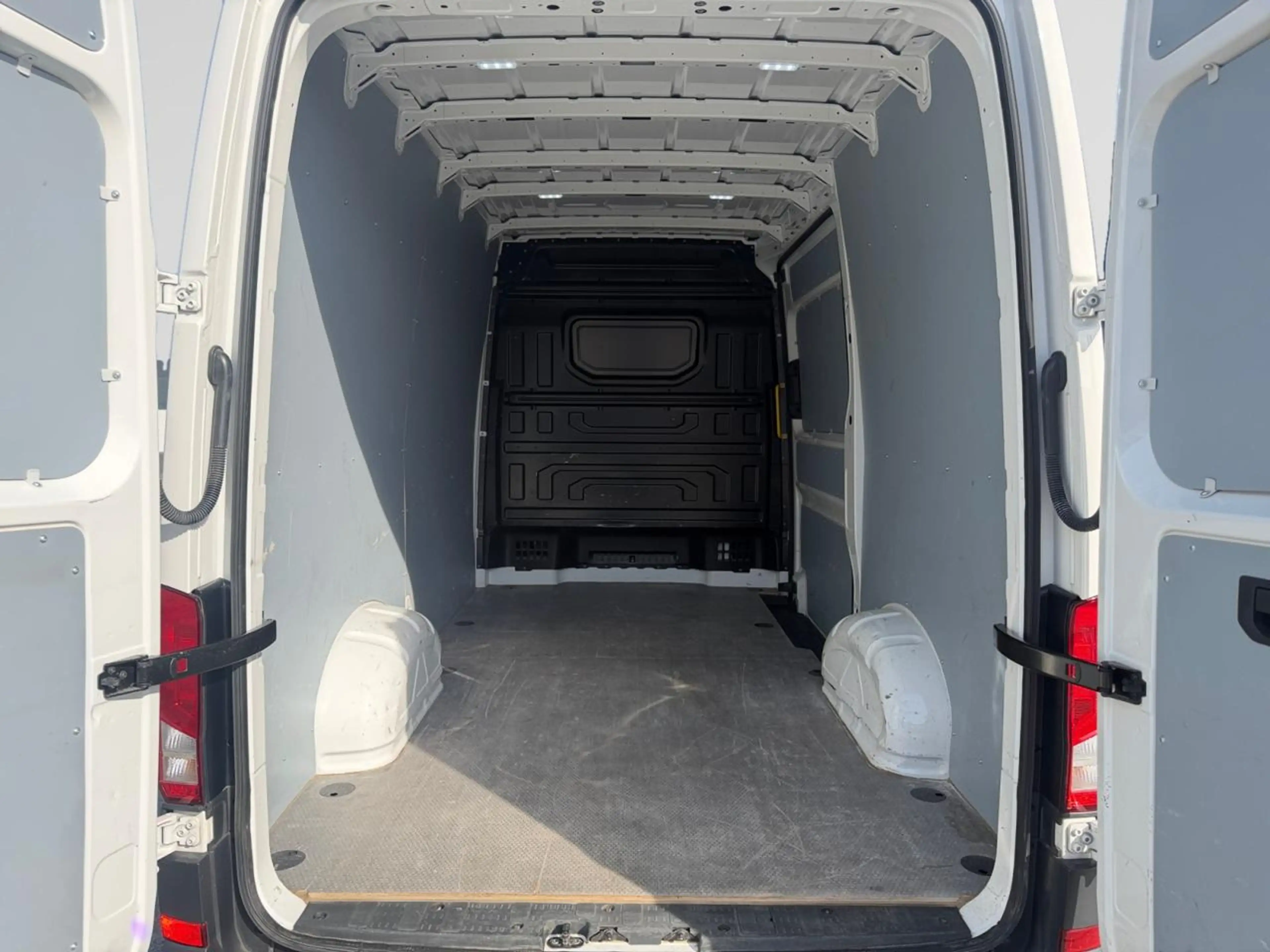 Volkswagen Crafter 2.0 TDi (140pk) /// Parkeersenoren voor & achteraan /// Android Auto & Apple Carplay /// — photo 7