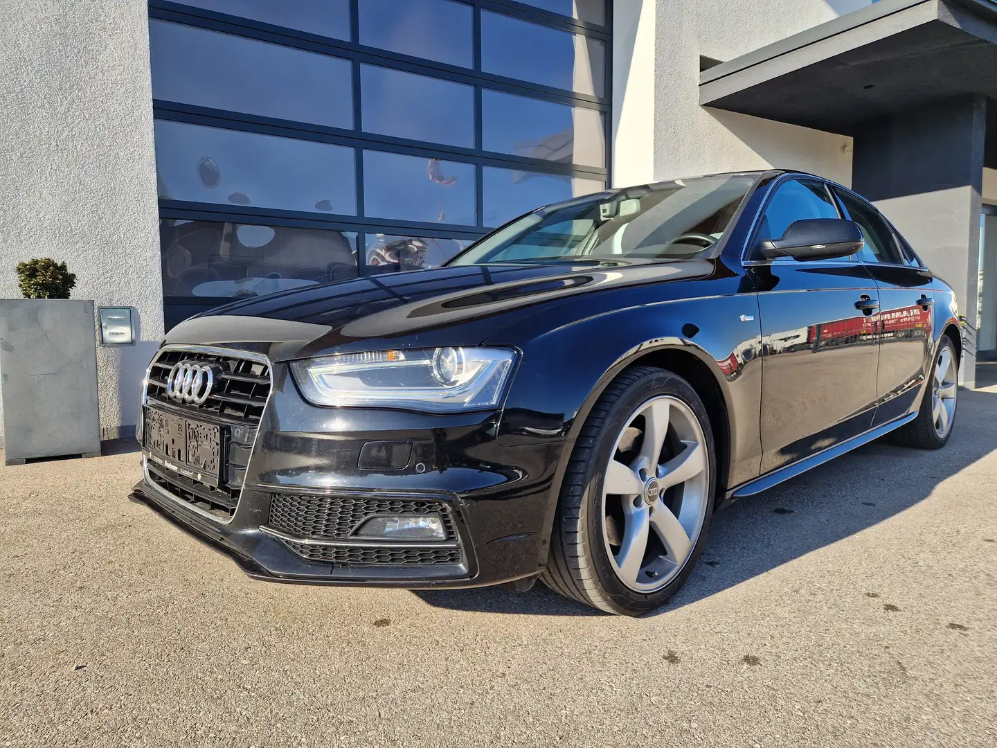 Audi A4 A4 LIMOUSINE*S-LINE*LEDER*AHK*AUT.*SD* Schwarz - 1