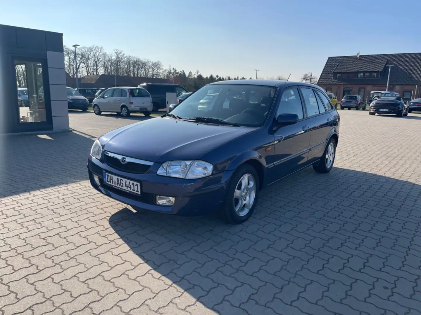 Mazda 323 f 1.5 Klima TÜV NEU nur 86.880 KM Allwetter Синій - 1