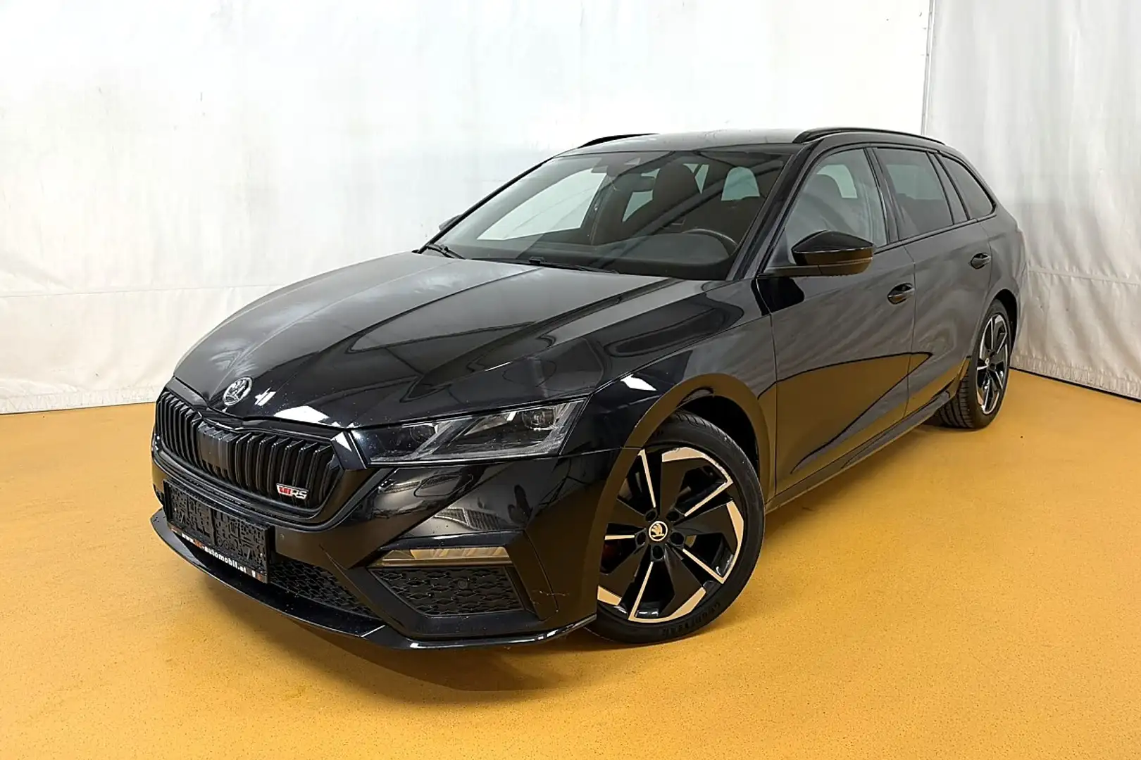 Skoda Octavia Combi 2,0 TDI RS DSG Schwarz - 1