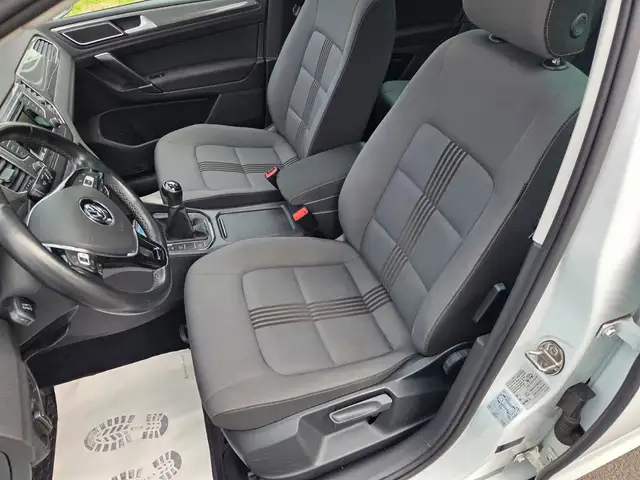 Volkswagen Golf view 11