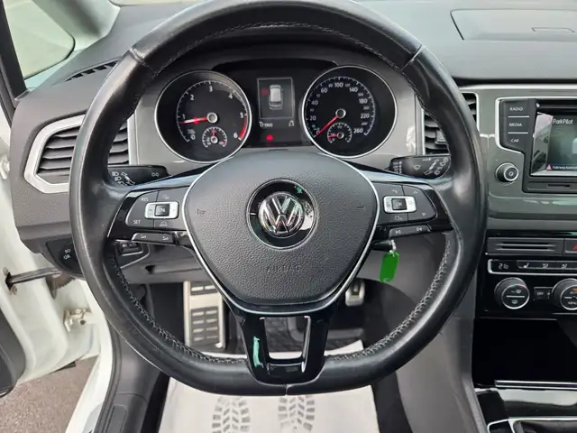 Volkswagen Golf view 14