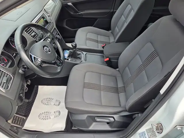 Volkswagen Golf view 10