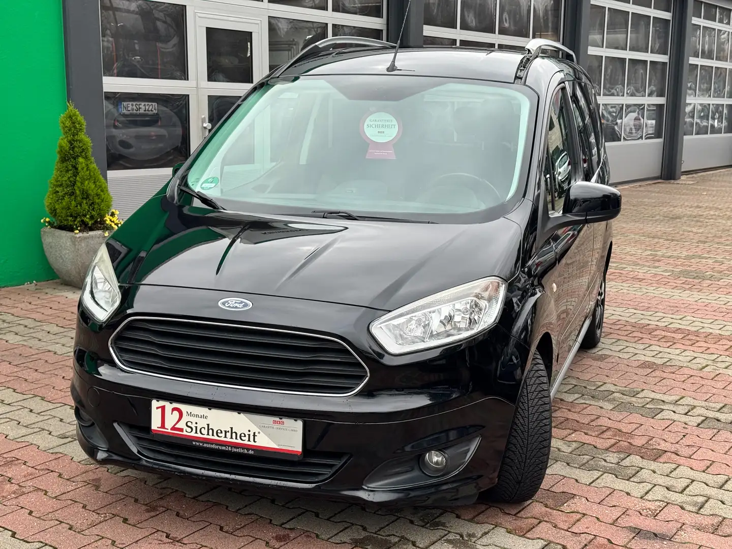 Ford Tourneo Courier Titanium Schwarz - 2