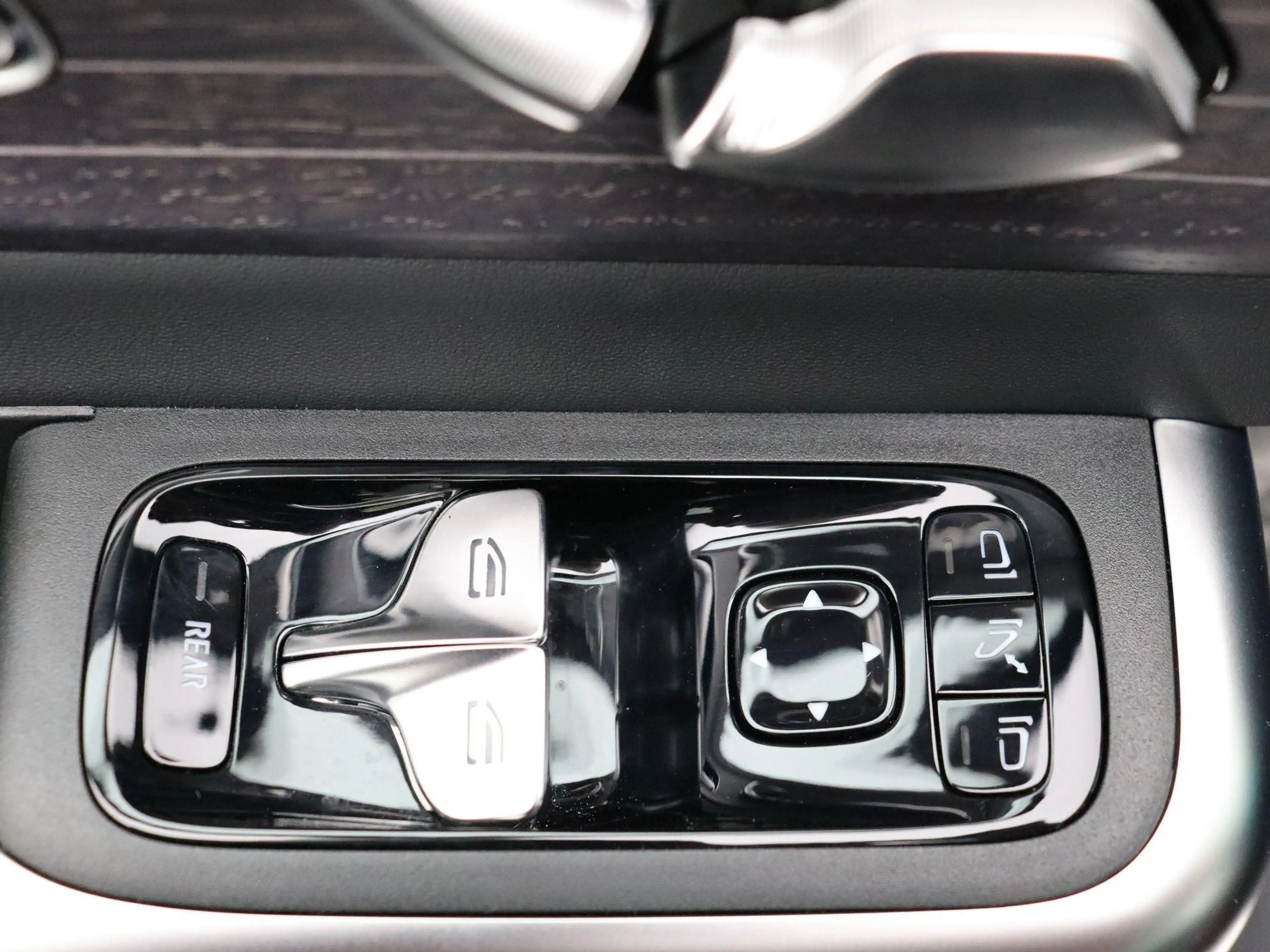 Mercedes-Benz GLB 250 250+ Luxury Line + SUPERSCREEN + BURMESTER + HEAD — photo 10