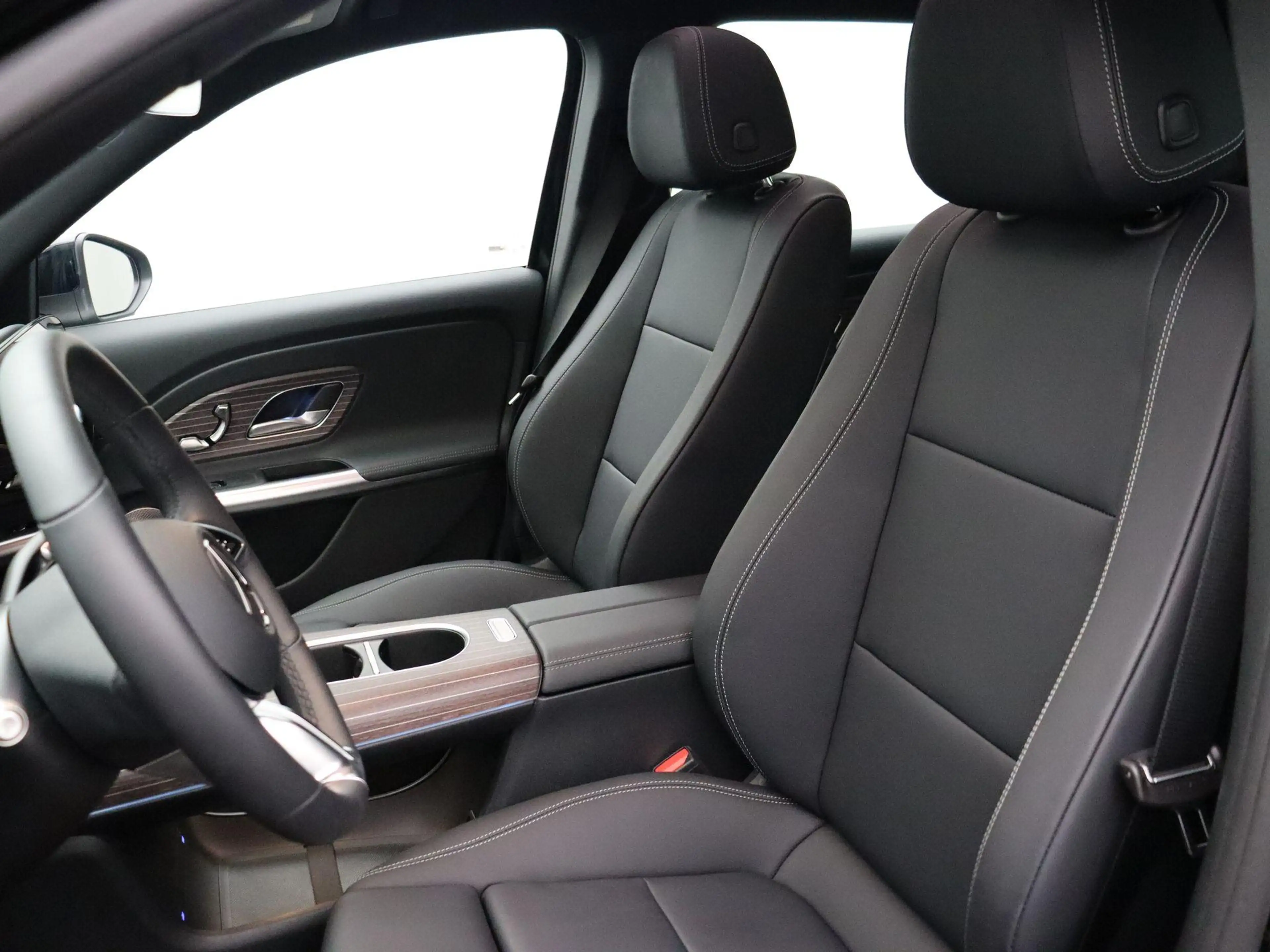 Mercedes-Benz GLB 250 250+ Luxury Line + SUPERSCREEN + BURMESTER + HEAD — photo 13