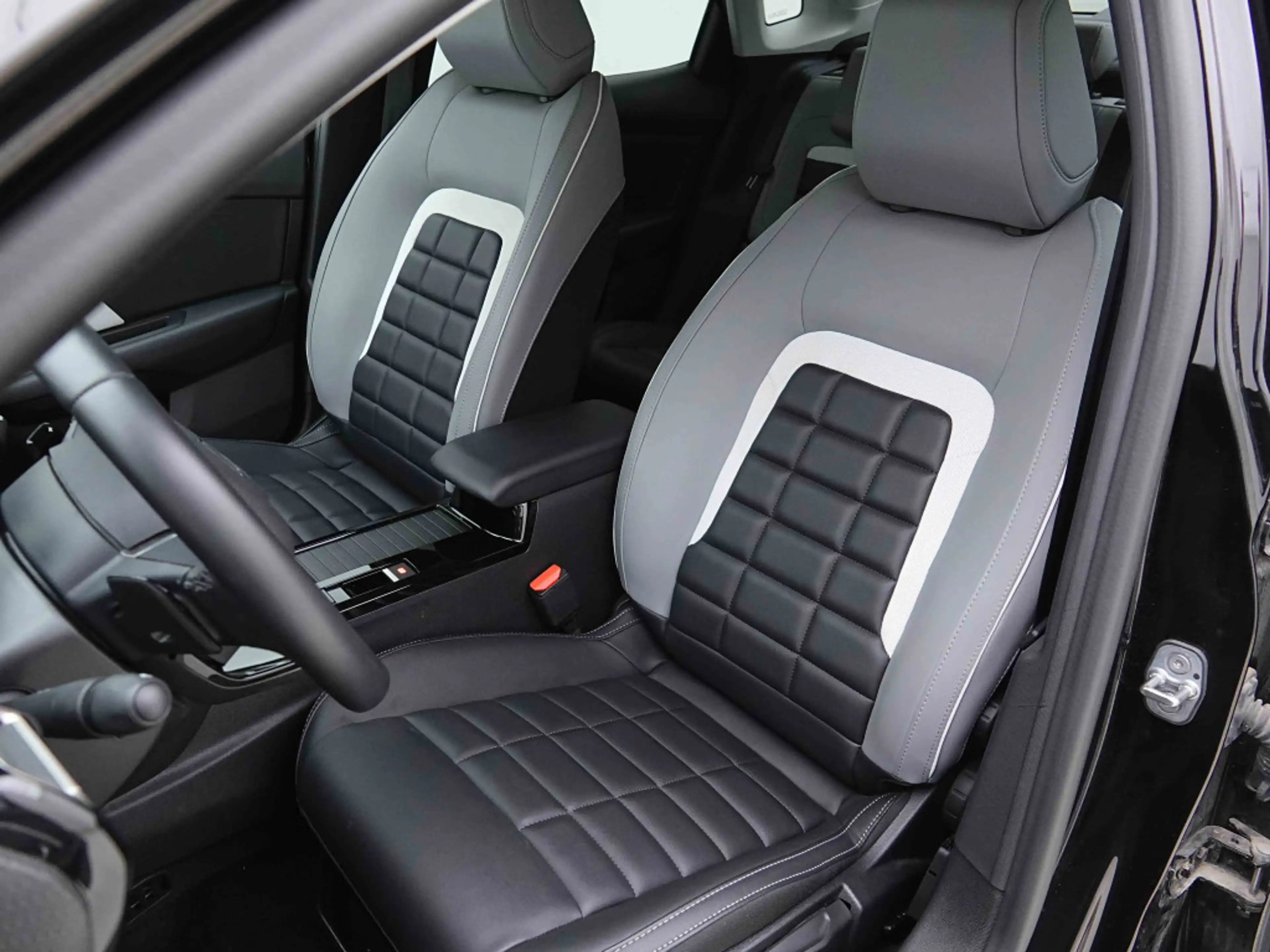 Citroen C4 X Hybrid 145 AUT MAX | Leather | GPS | Camera | Alu18 — photo 6