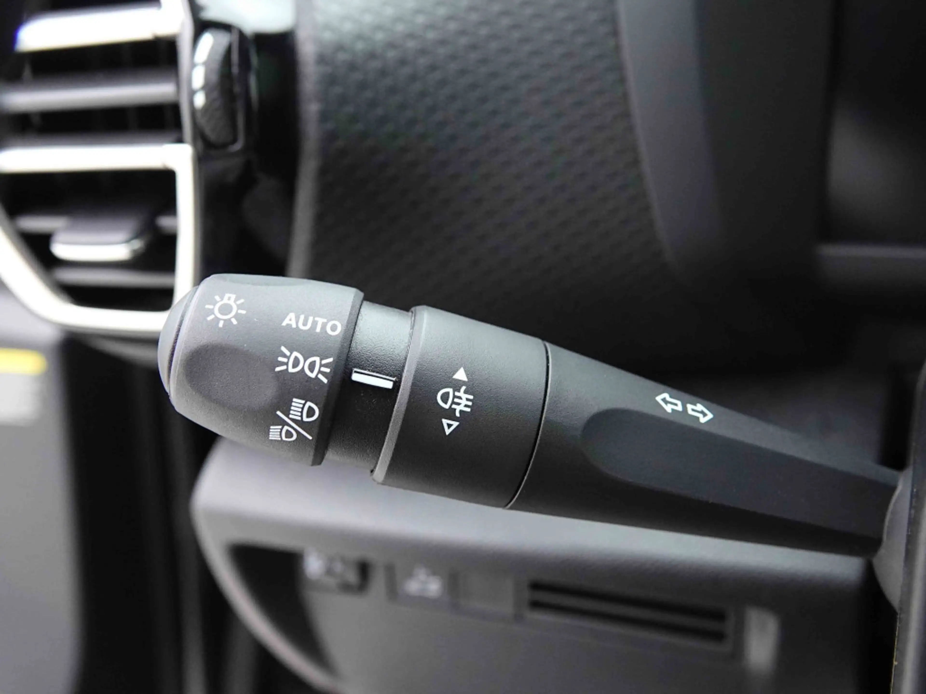 Citroen C4 X Hybrid 145 AUT MAX | Leather | GPS | Camera | Alu18 — photo 14